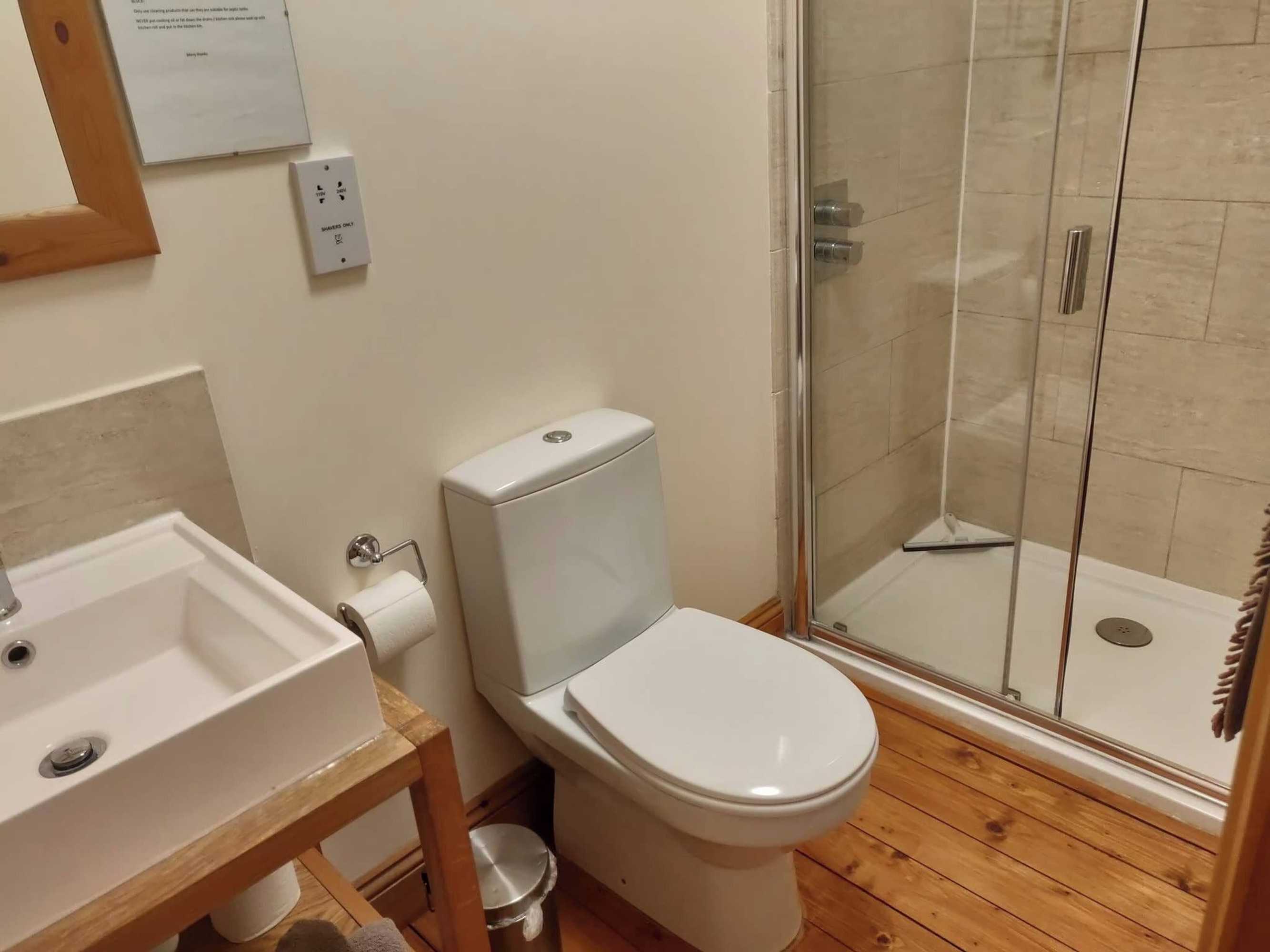 Gift card for 3 BR Ensuite Cottage Private Garden & Parking Near St Neots Gift card for 3 BR Ensuite Cottage Private Garden & Parking Near St Neots