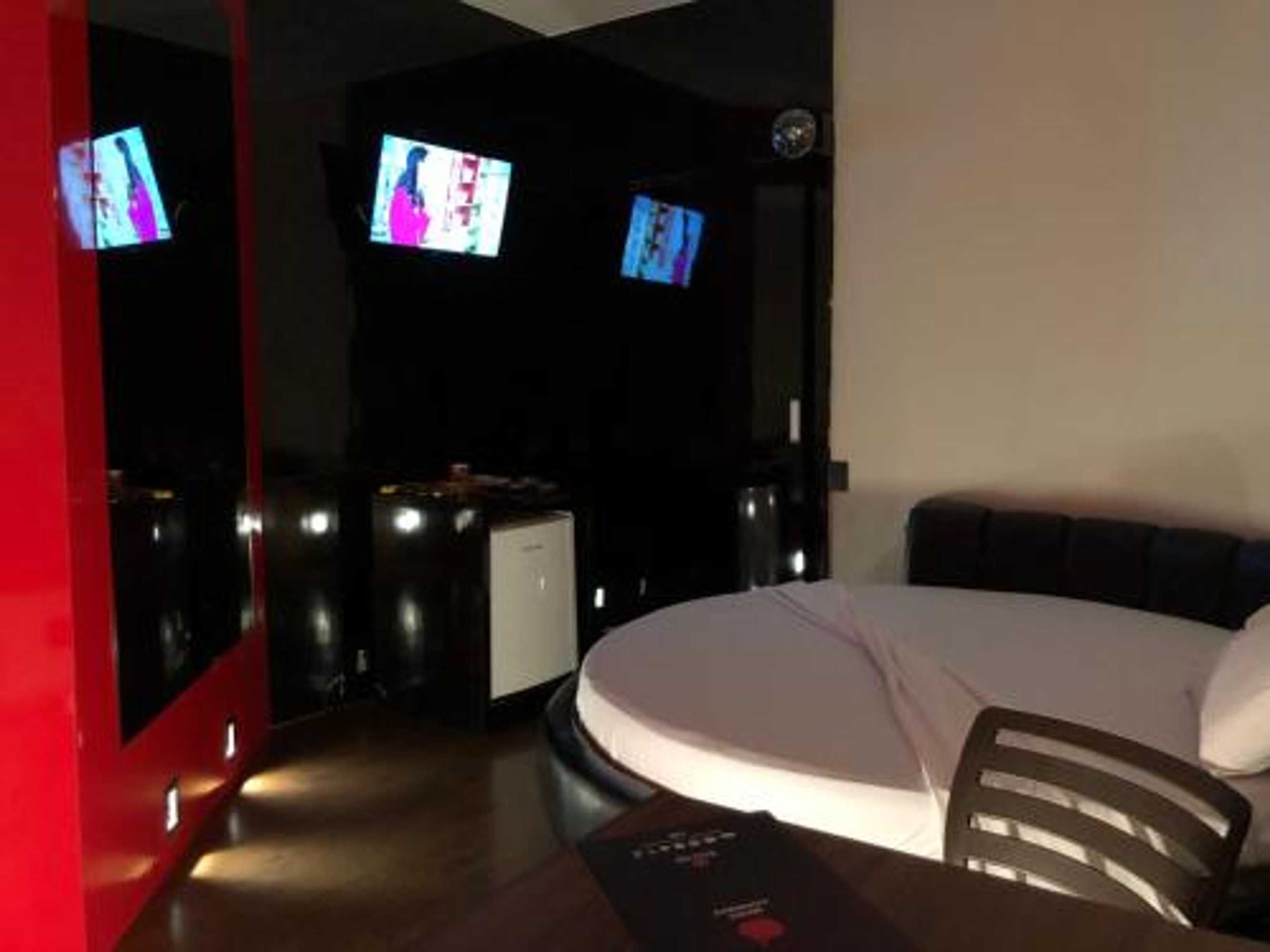 Gift card for Snob Motel (adult Only) Gift card for Snob Motel (adult Only)