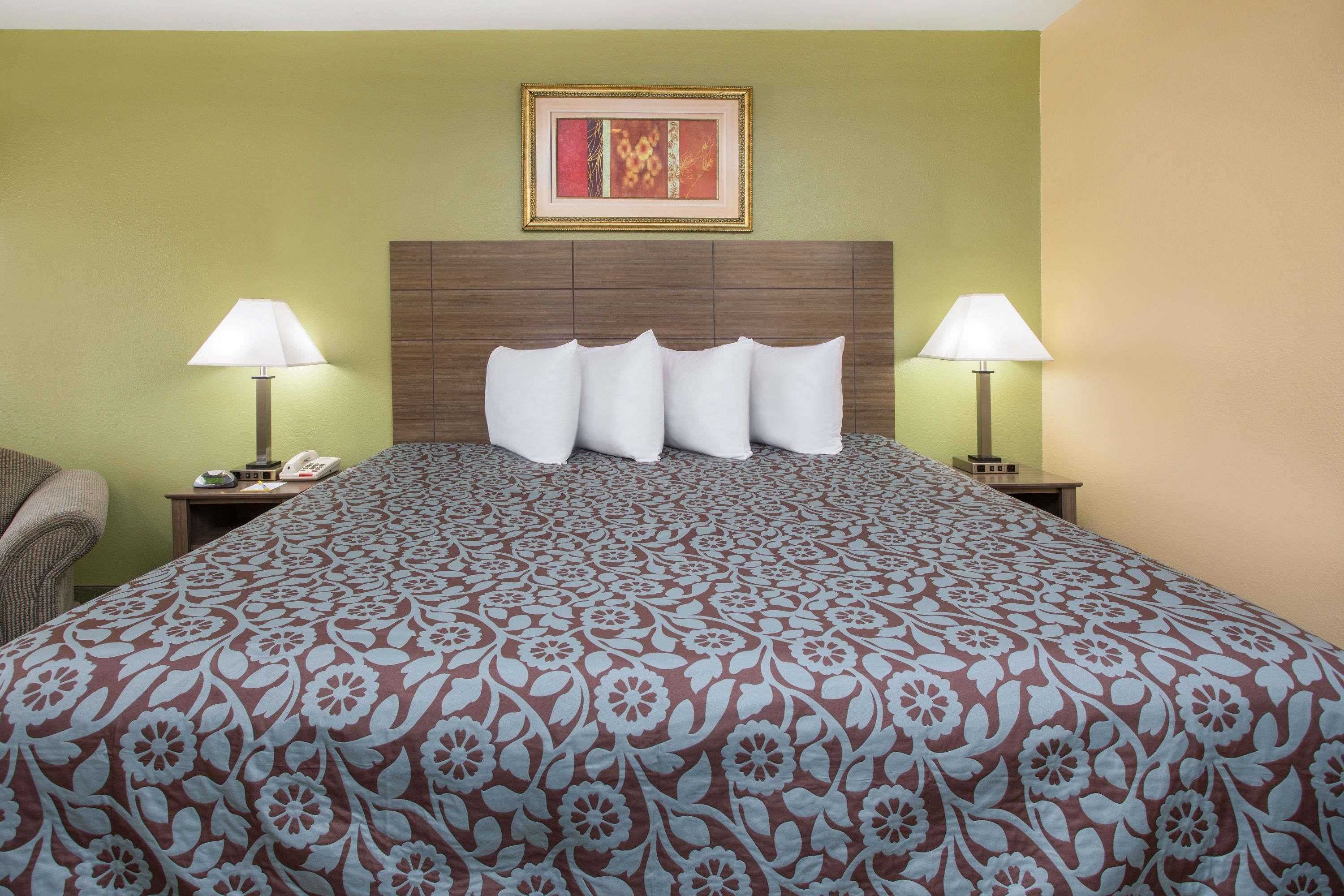 Gift card for Days Inn by Wyndham Abbeville Gift card for Days Inn by Wyndham Abbeville