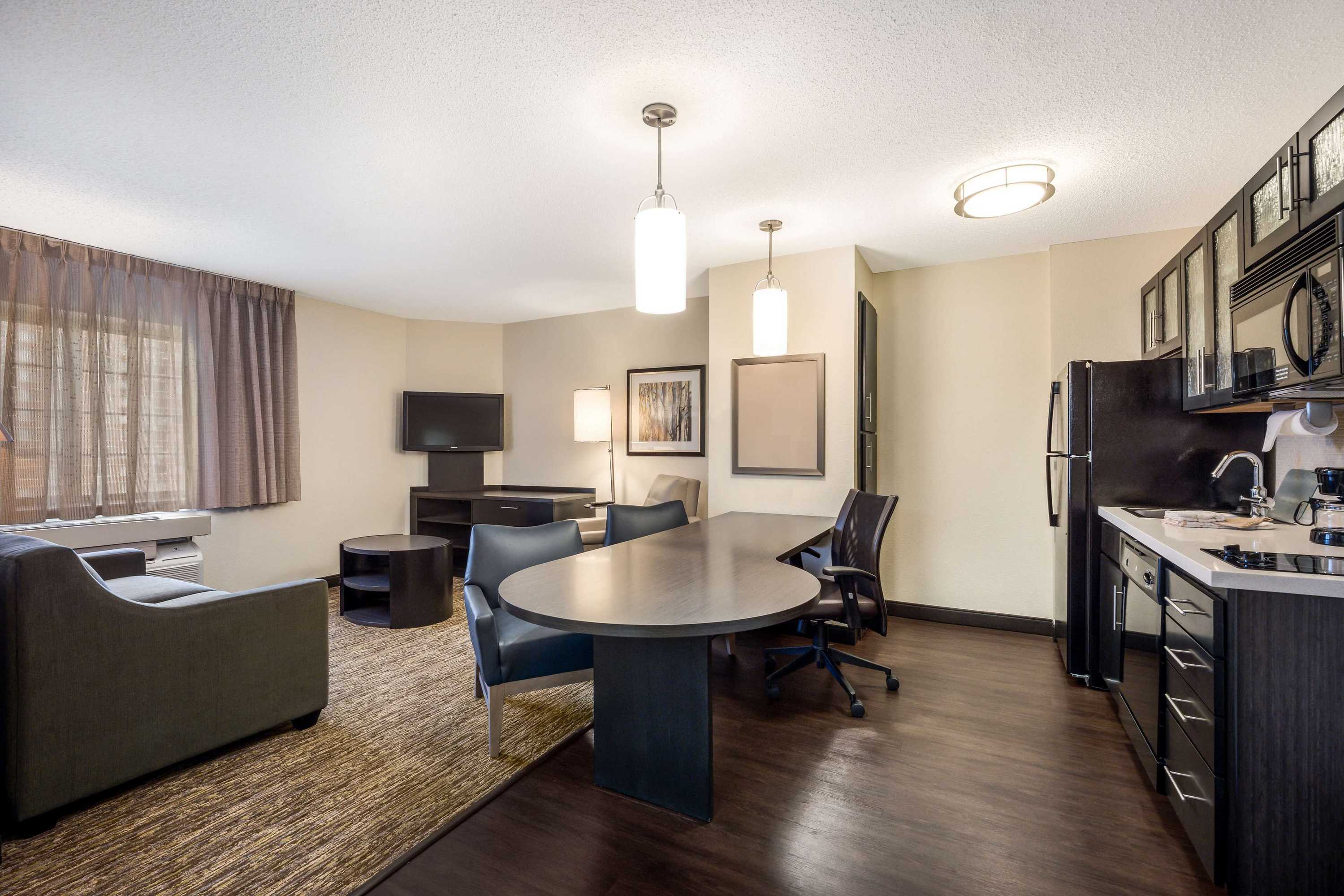 Gift card for Sonesta Simply Suites Chicago O'hare Airport Gift card for Sonesta Simply Suites Chicago O'hare Airport