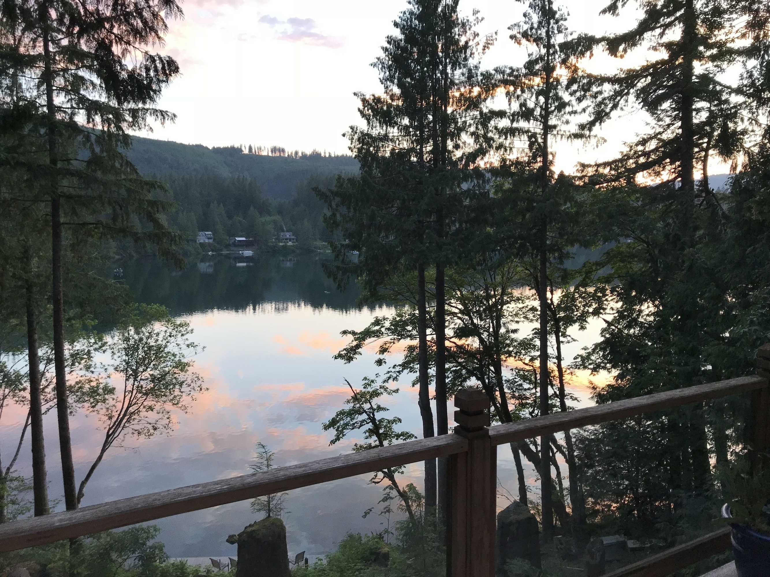 Gift card for 83mf - Lakeside - Hot Tub - Wifi - Bbq - Dock - Sleeps 4 NO Pets Gift card for 83mf - Lakeside - Hot Tub - Wifi - Bbq - Dock - Sleeps 4 NO Pets