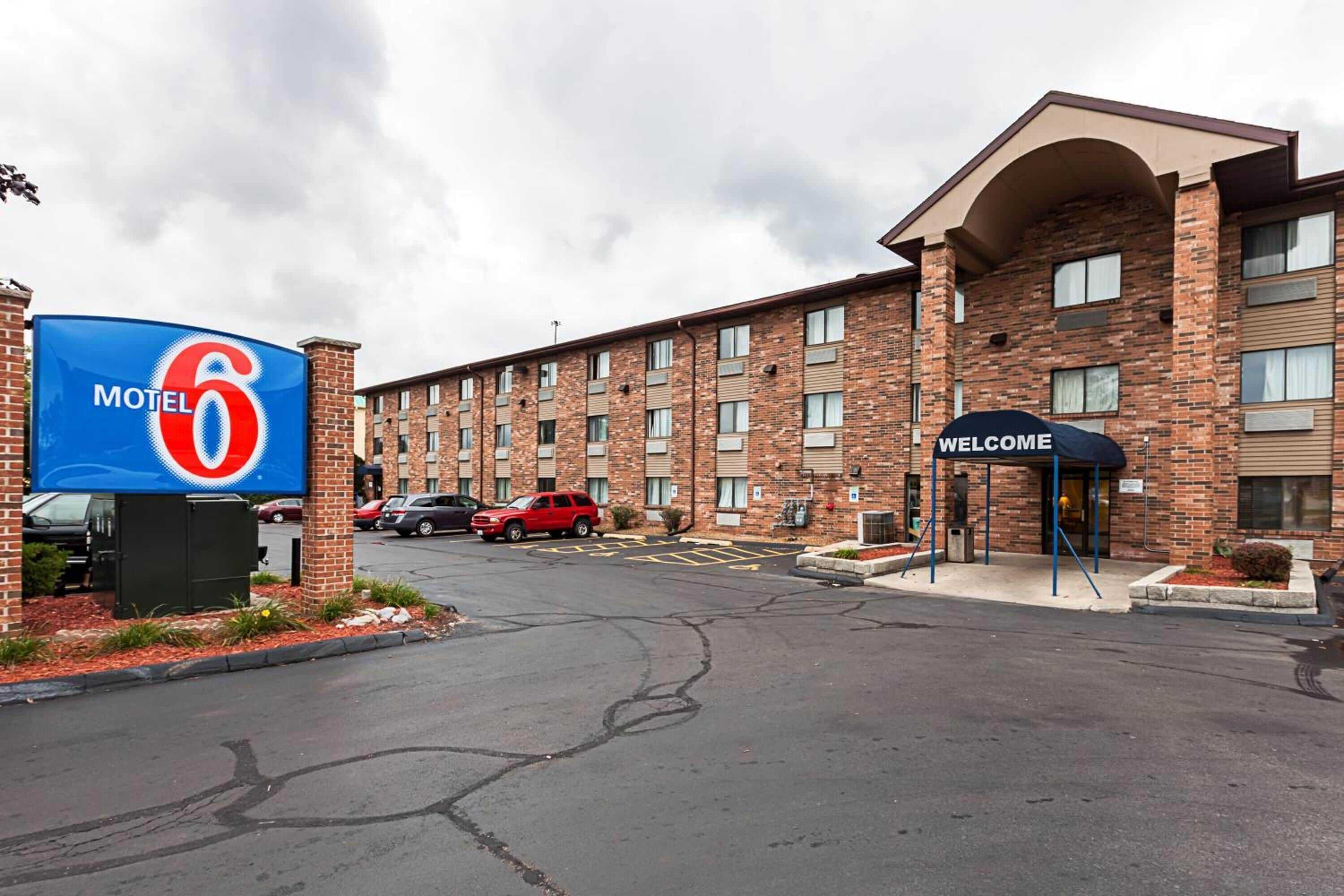 Gift card for Motel 6 Milwaukee, WI - Glendale Gift card for Motel 6 Milwaukee, WI - Glendale
