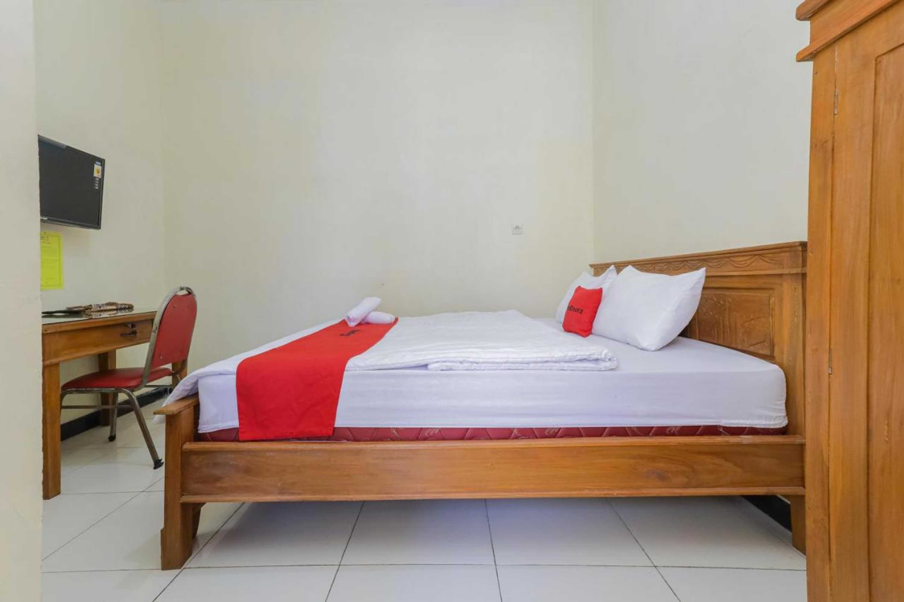 Gift card for Reddoorz Syariah Near Alun Alun Pasuruan Gift card for Reddoorz Syariah Near Alun Alun Pasuruan