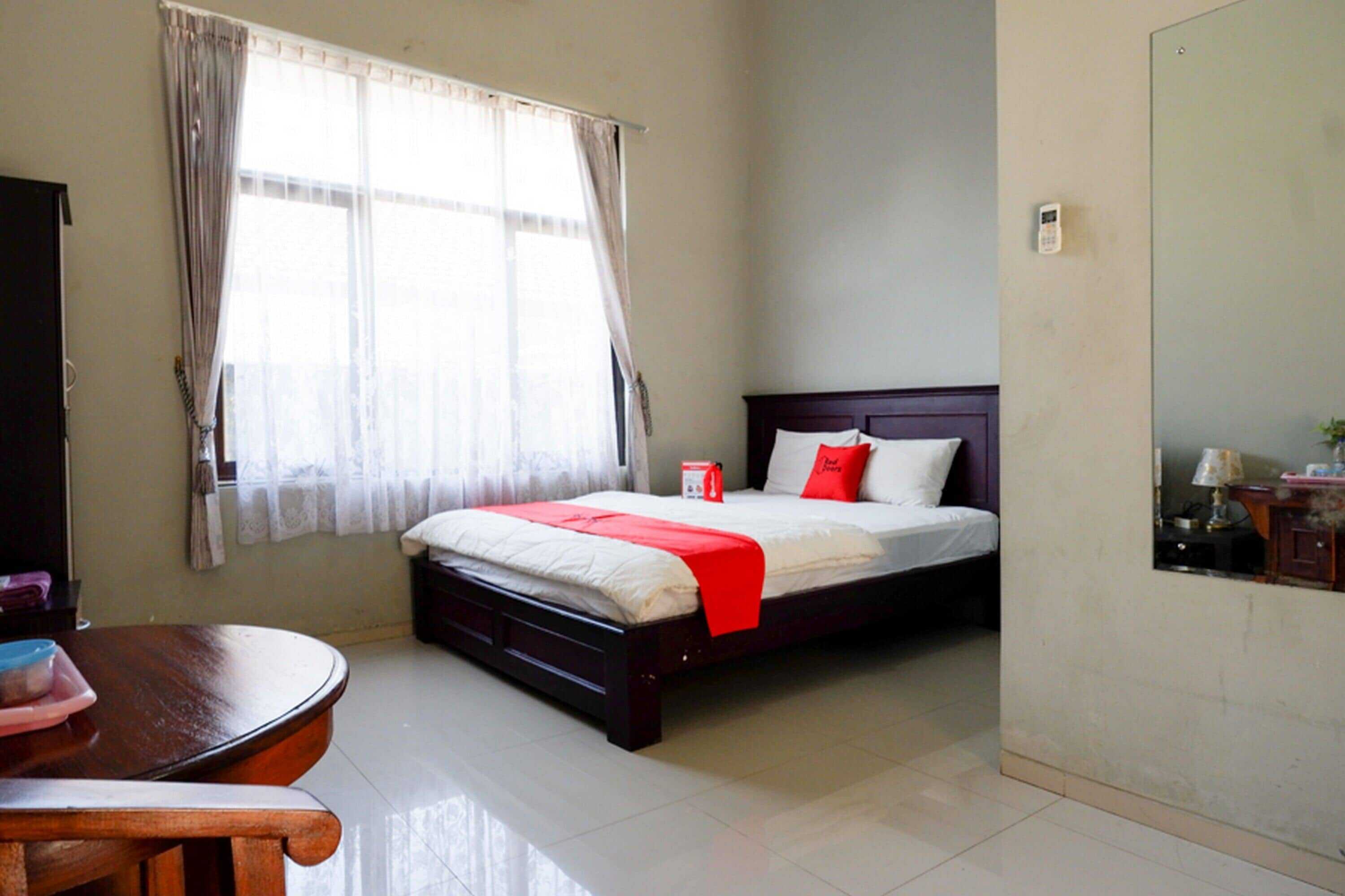 Gift card for Reddoorz Syariah Near Menara Kudus Gift card for Reddoorz Syariah Near Menara Kudus