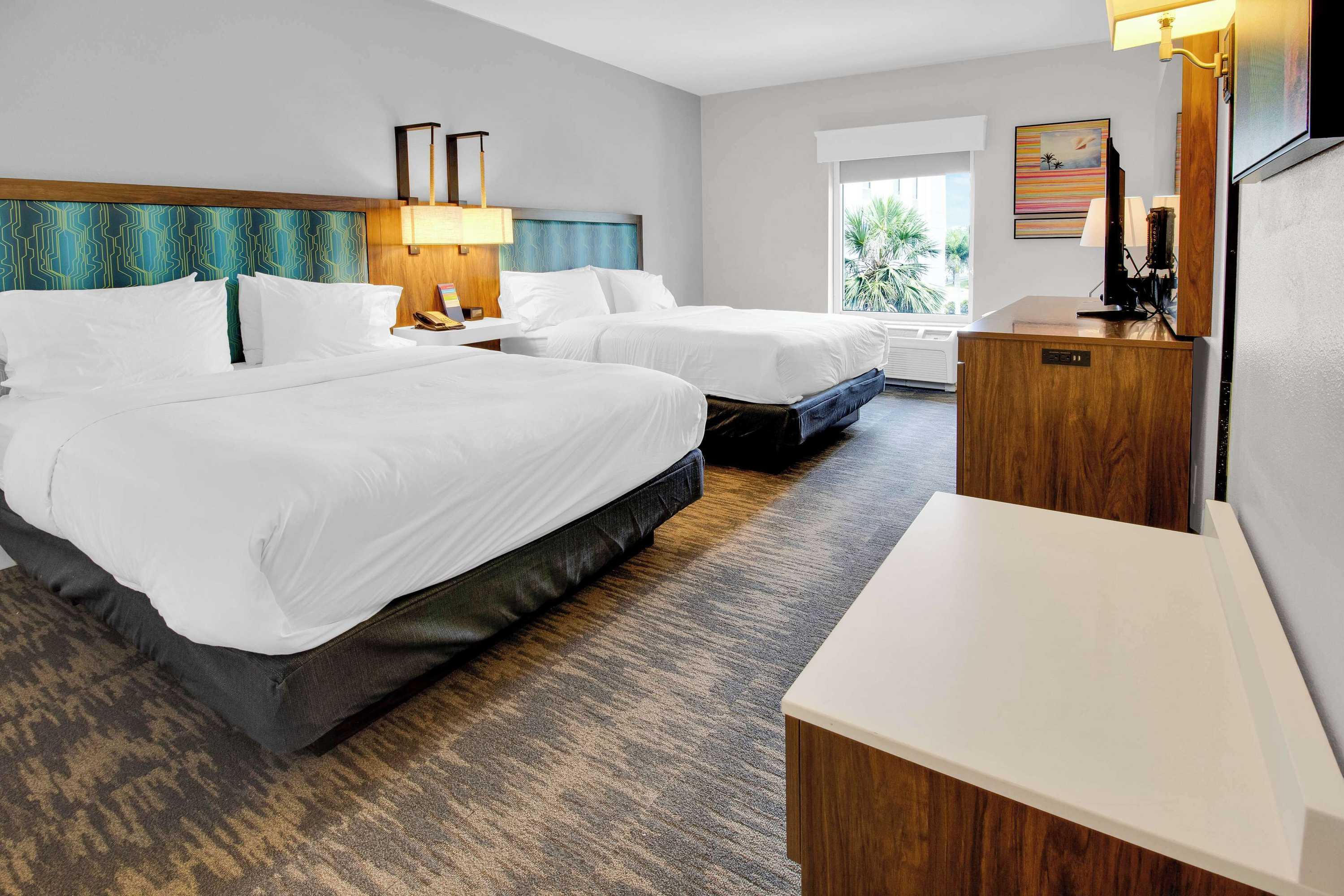 Gift card for Hampton Inn & Suites Sarasota/bradenton-Airport, FL Gift card for Hampton Inn & Suites Sarasota/bradenton-Airport, FL