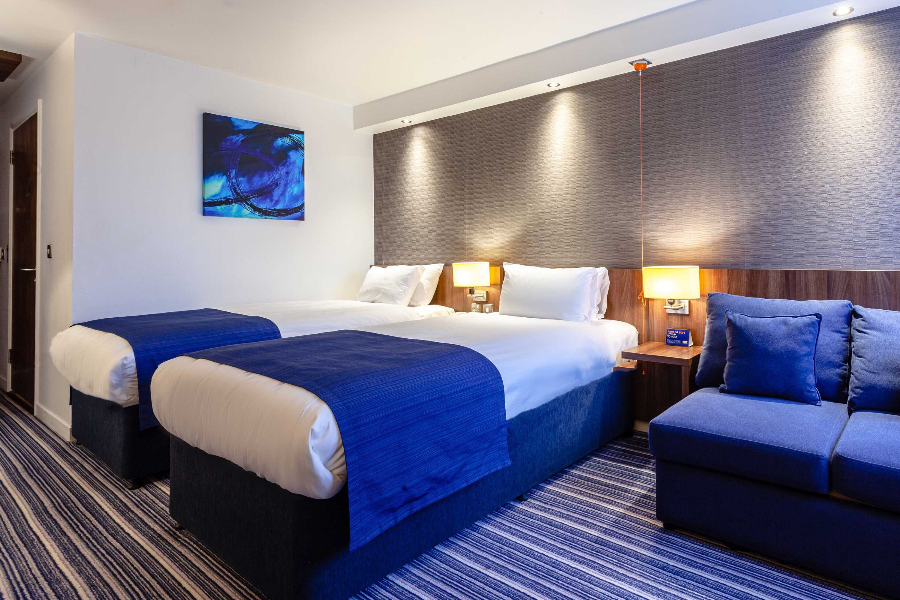 Gift card for Holiday Inn Express Edinburgh Airport by Ihg Gift card for Holiday Inn Express Edinburgh Airport by Ihg