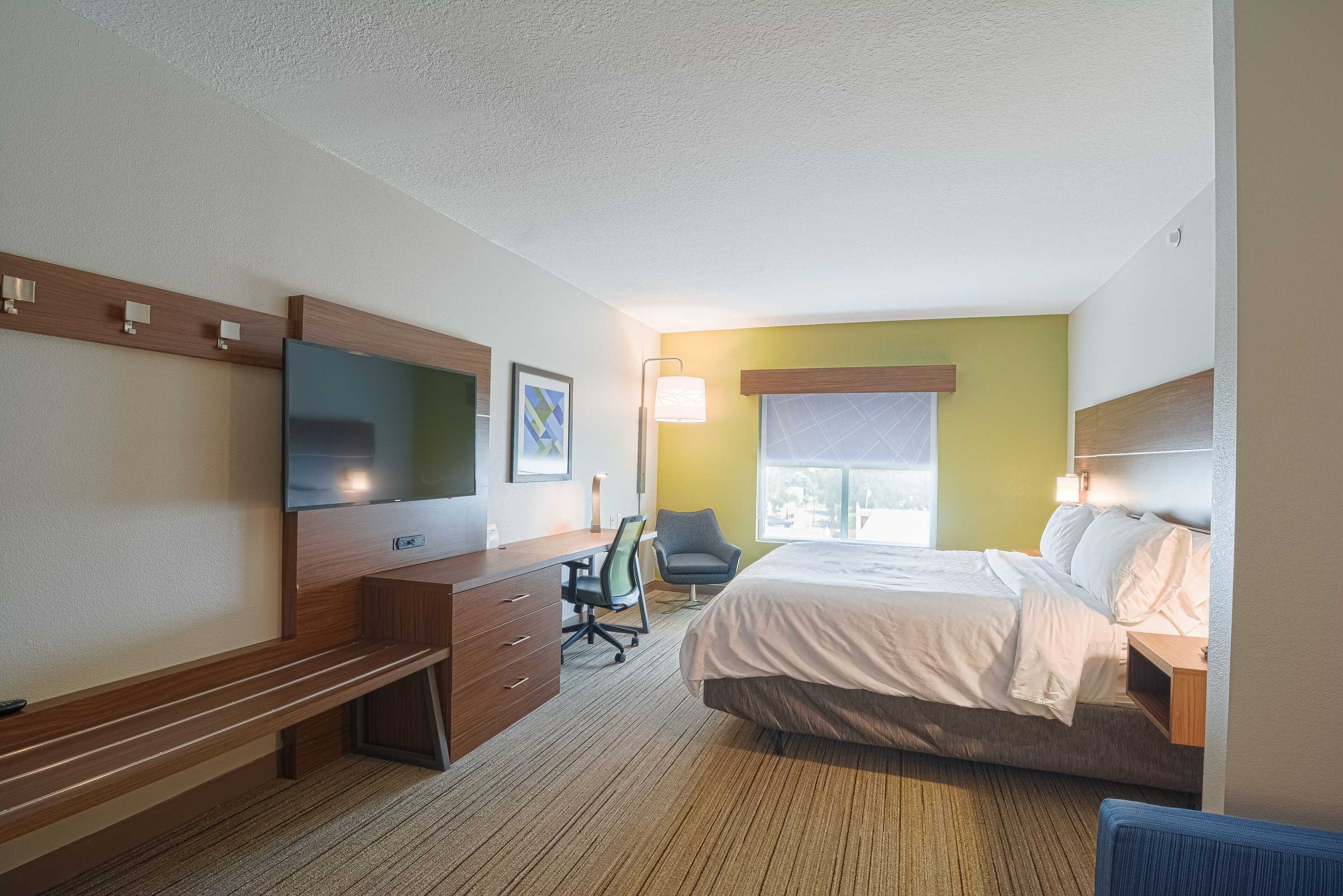 Gift card for Holiday Inn Express & Suites Tampa Usf Busch Gardens by Ihg Gift card for Holiday Inn Express & Suites Tampa Usf Busch Gardens by Ihg