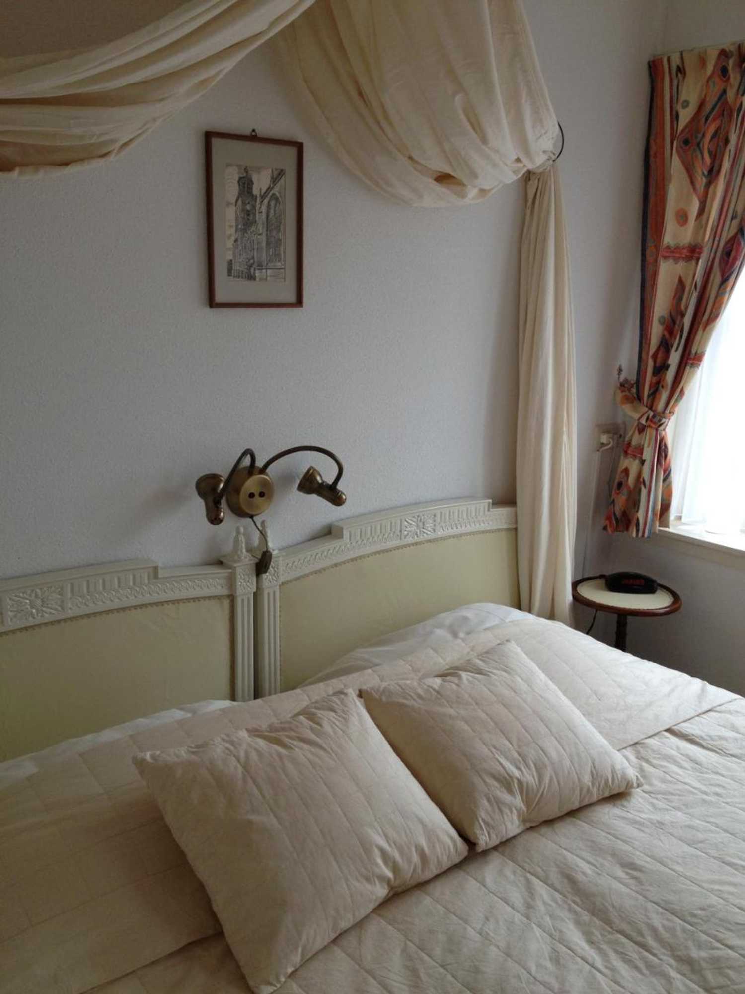 Gift card for Hanzestadslogement De Leeuw, in Het Centrum, Met Een Binnenplaats, Kamers Met Badkamer en Toilet en Een Keukentje