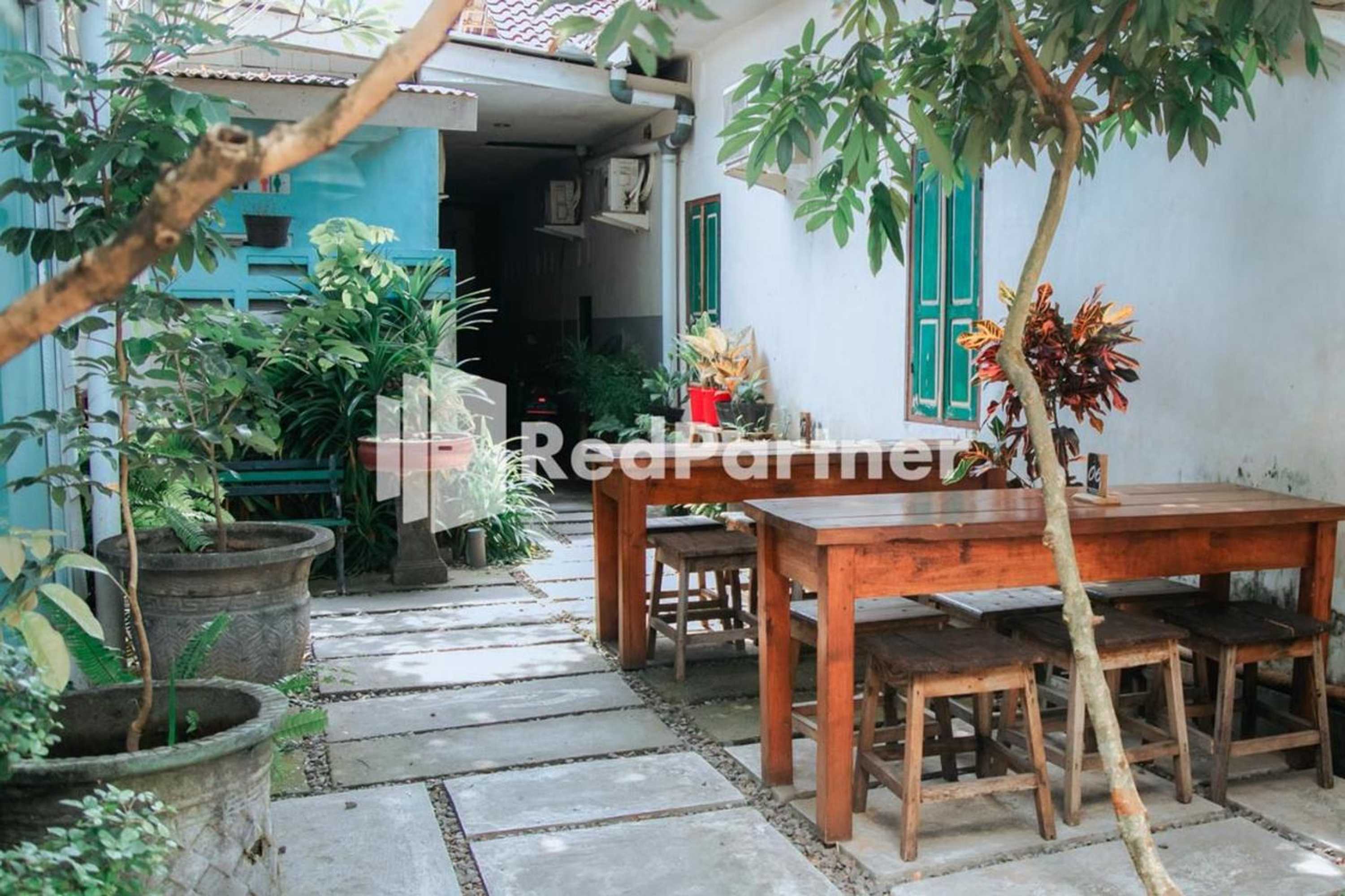 Gift card for Flamboyan Asri Syariah Mitra Reddoorz Near Kampung Inggris Pare