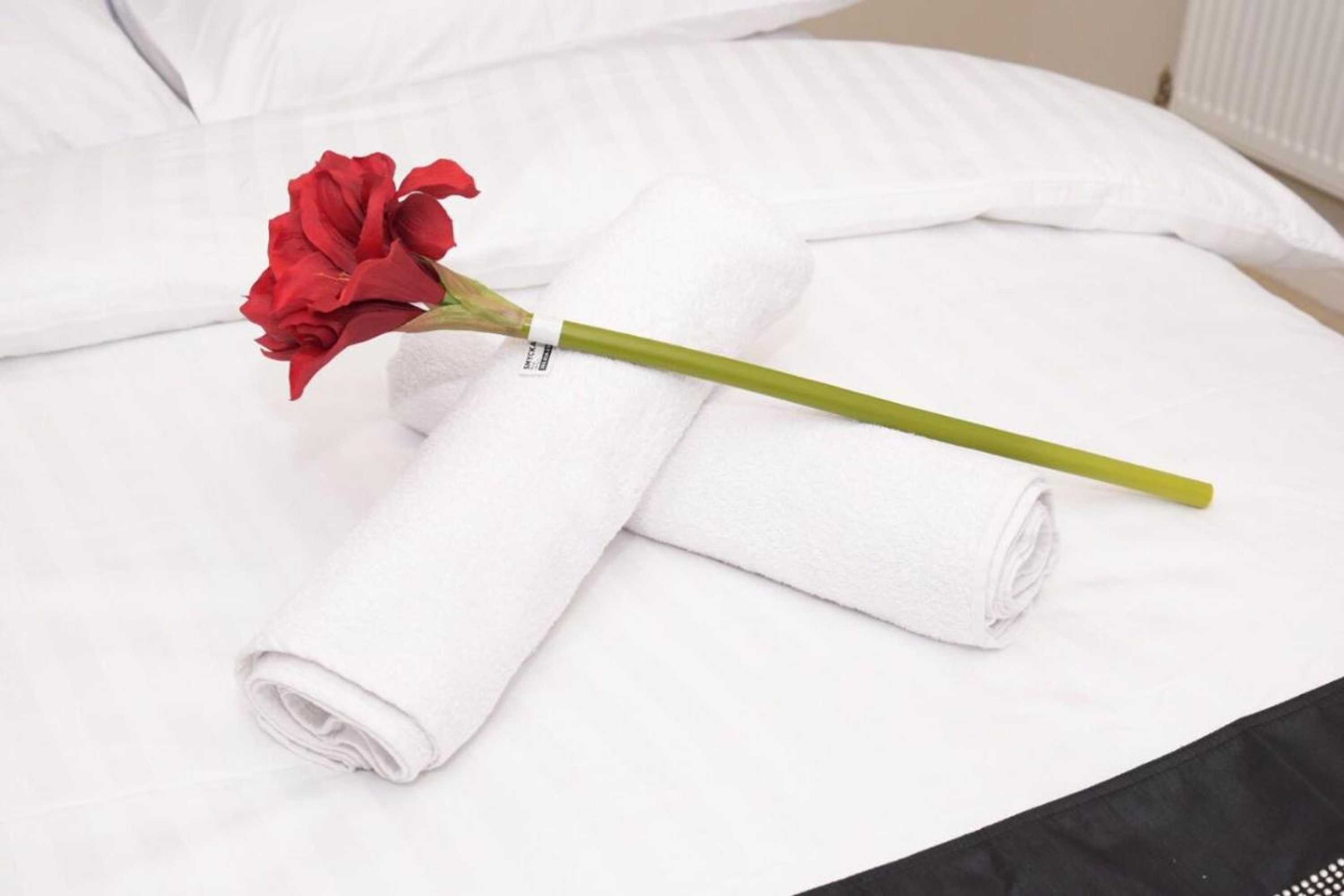 Gift card for The Kyoto House - Four Spacious Cosy Bedrooms I Contractor Friendly I Long Stay Offer I 5th Room Available on Request Only