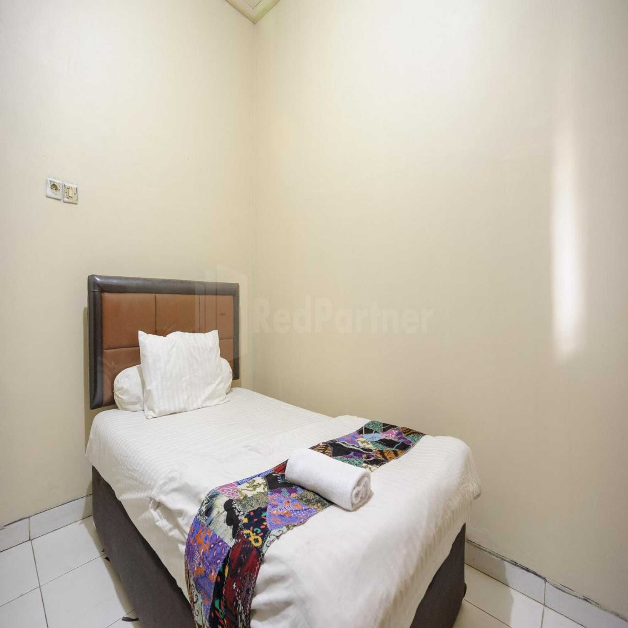 Gift card for Srb Near Mall Ciputra Cibubur Mitra Reddoorz