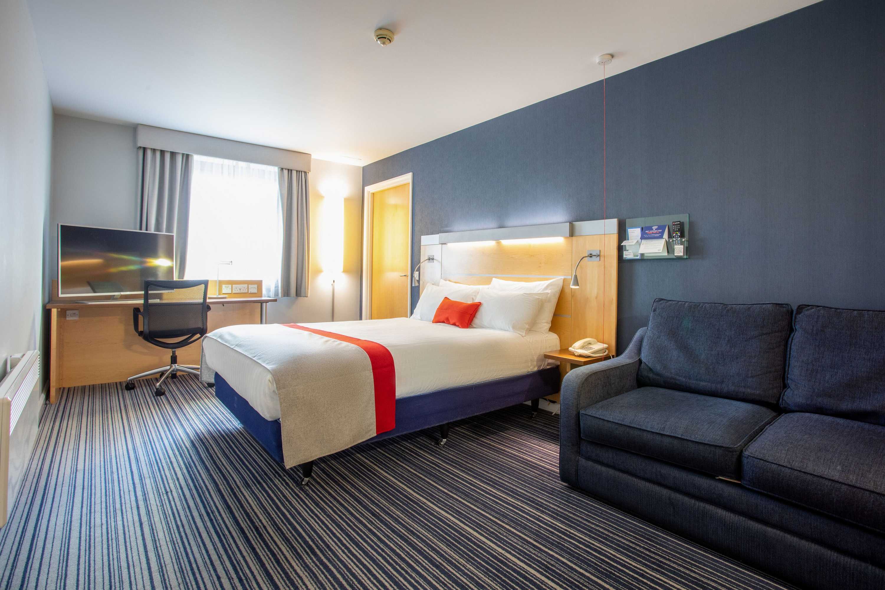 Gift card for Holiday Inn Express Dunfermline by Ihg Gift card for Holiday Inn Express Dunfermline by Ihg