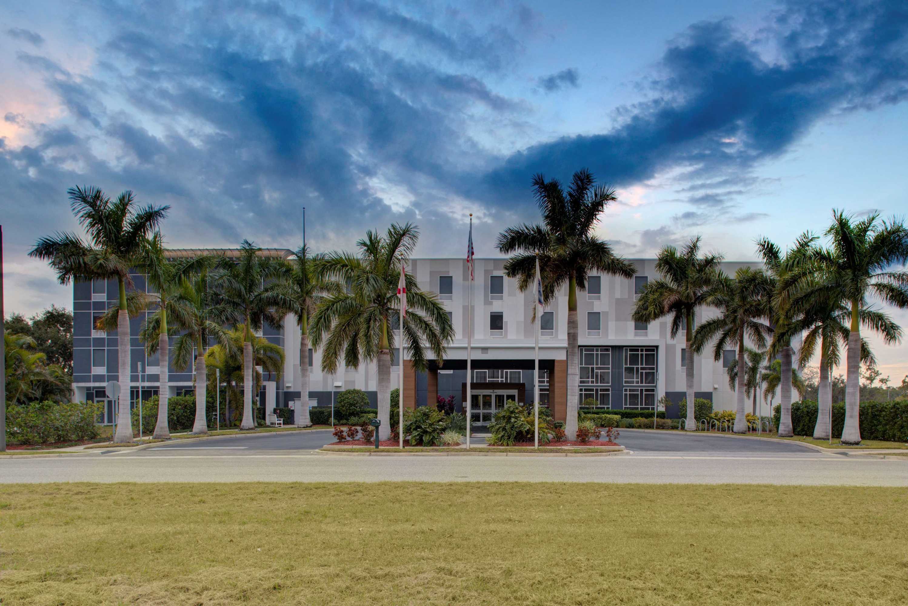 Gift card for Hampton Inn & Suites Sarasota/bradenton-Airport, FL Gift card for Hampton Inn & Suites Sarasota/bradenton-Airport, FL