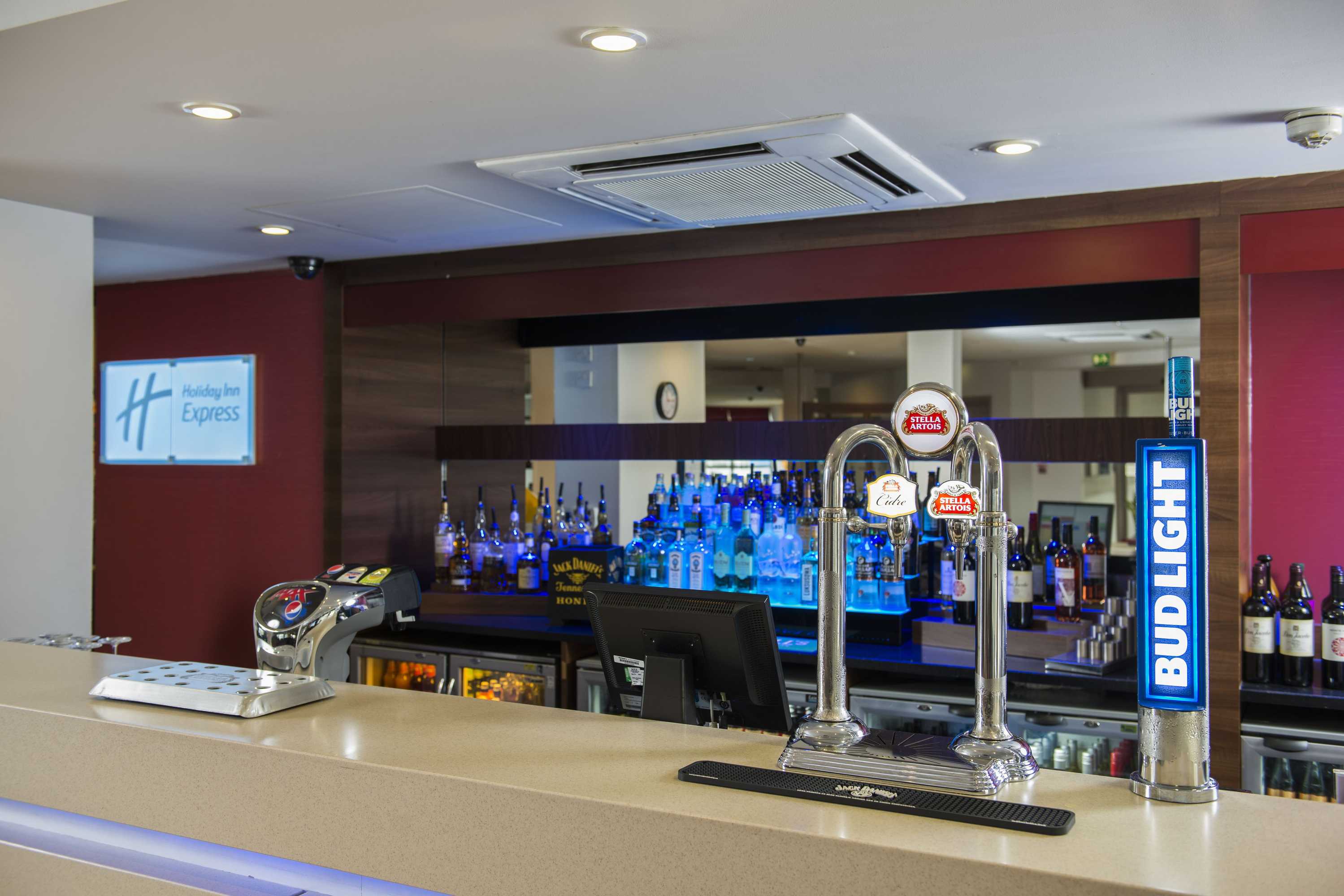 Gift card for Holiday Inn Express Birmingham - Oldbury by Ihg Gift card for Holiday Inn Express Birmingham - Oldbury by Ihg