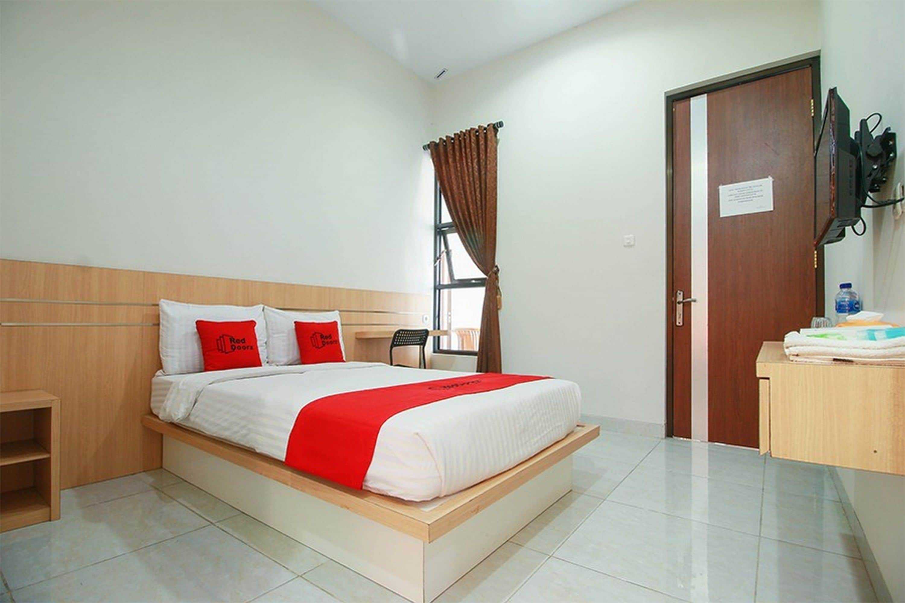 Gift card for Reddoorz Syariah Near Universitas Jenderal Soedirman Gift card for Reddoorz Syariah Near Universitas Jenderal Soedirman