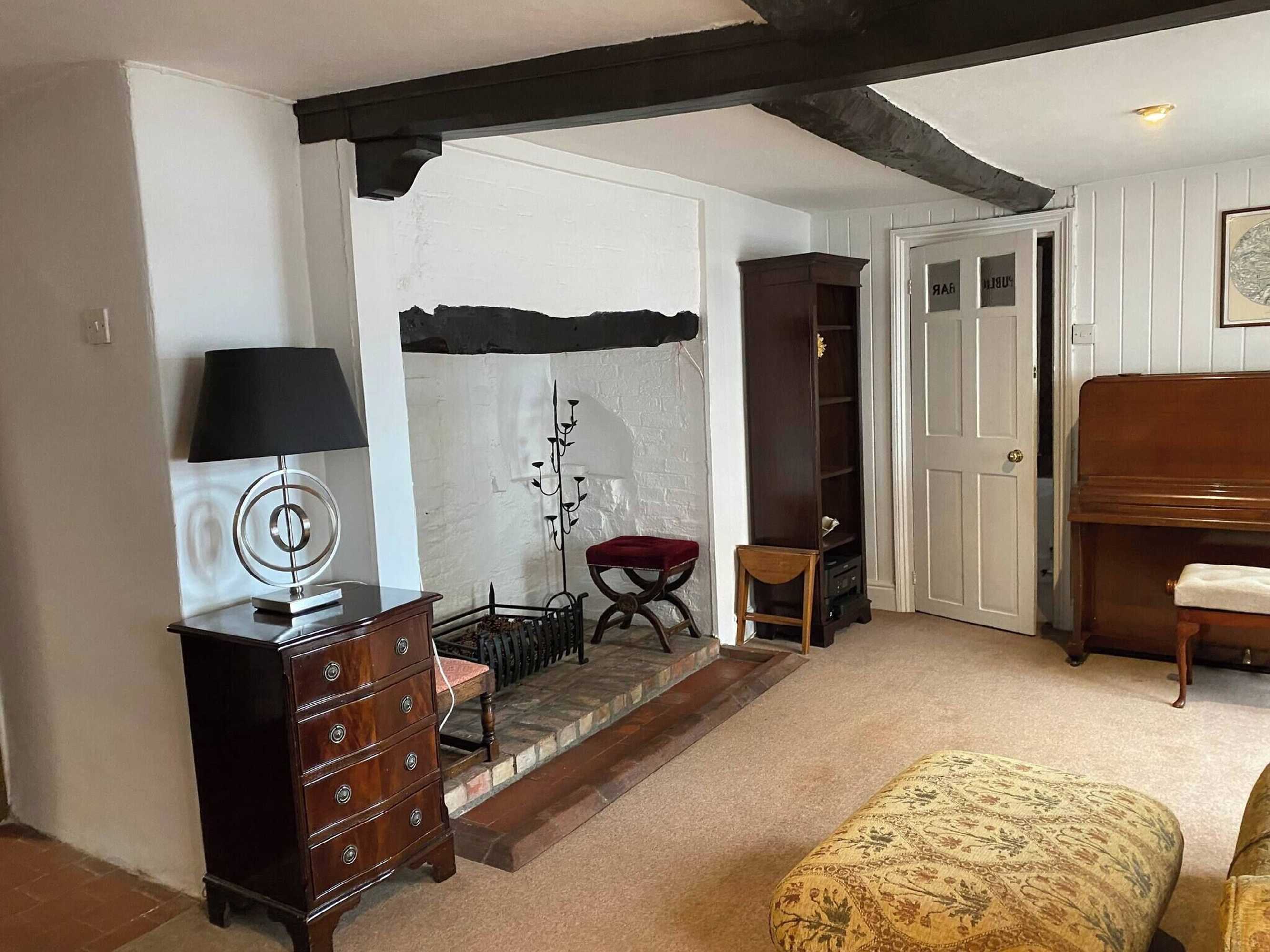 Gift card for 4 BR & 2 Bathroom House Parking Garden St Neots Town Centre Gift card for 4 BR & 2 Bathroom House Parking Garden St Neots Town Centre