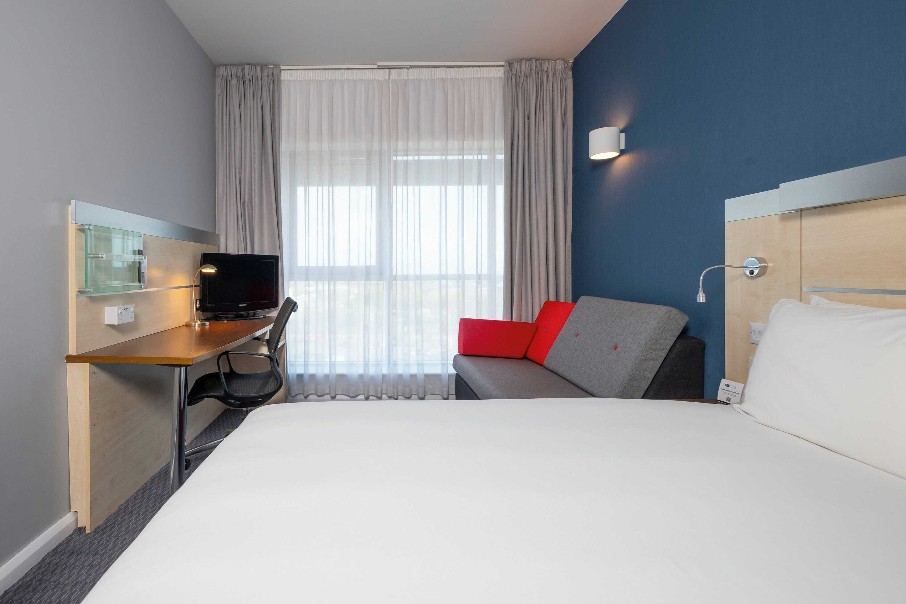 Gift card for Holiday Inn Express Swindon City Centre by Ihg Gift card for Holiday Inn Express Swindon City Centre by Ihg