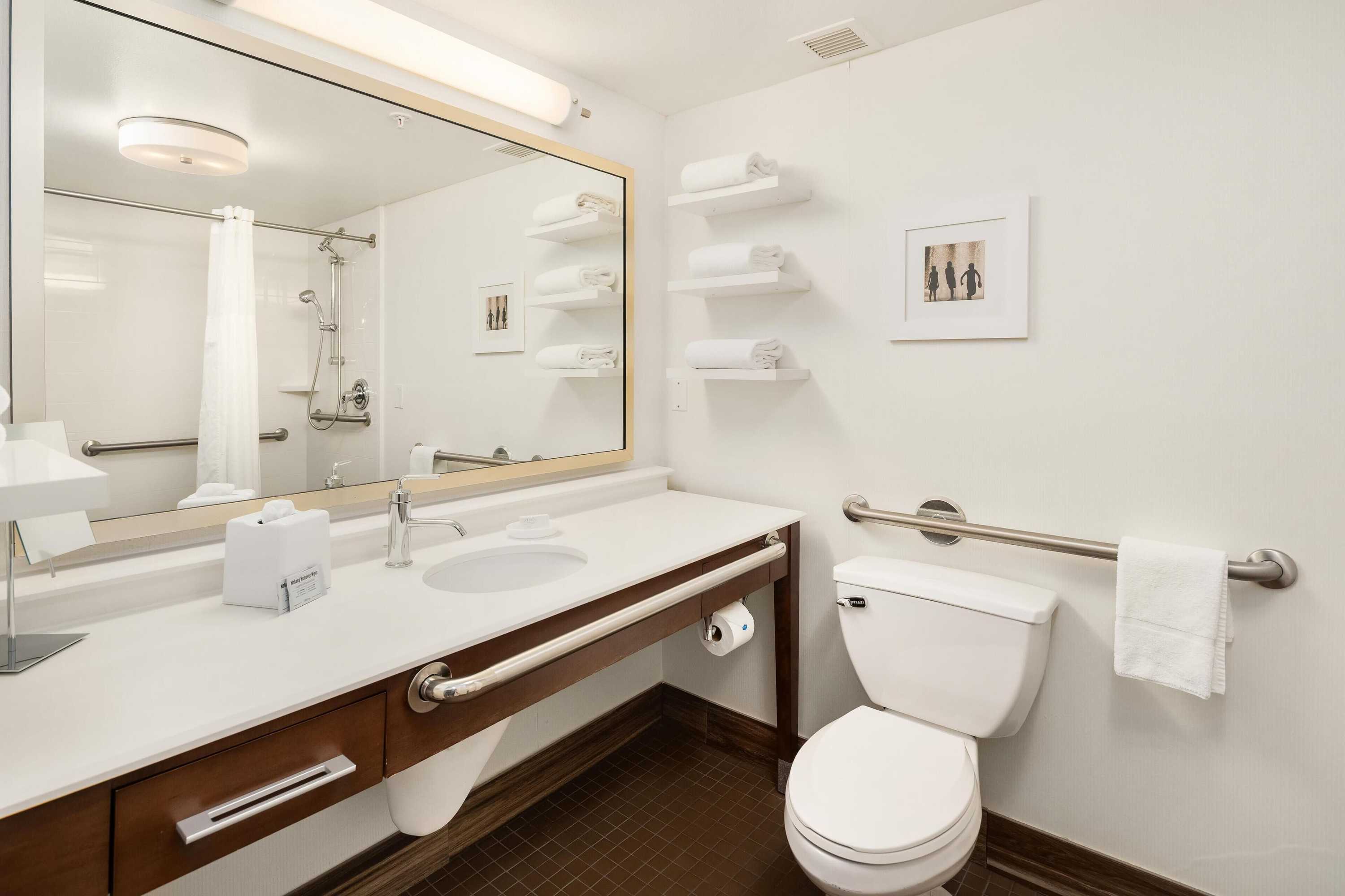 Gift card for Hampton Inn & Suites Seattle-North/lynnwood Gift card for Hampton Inn & Suites Seattle-North/lynnwood