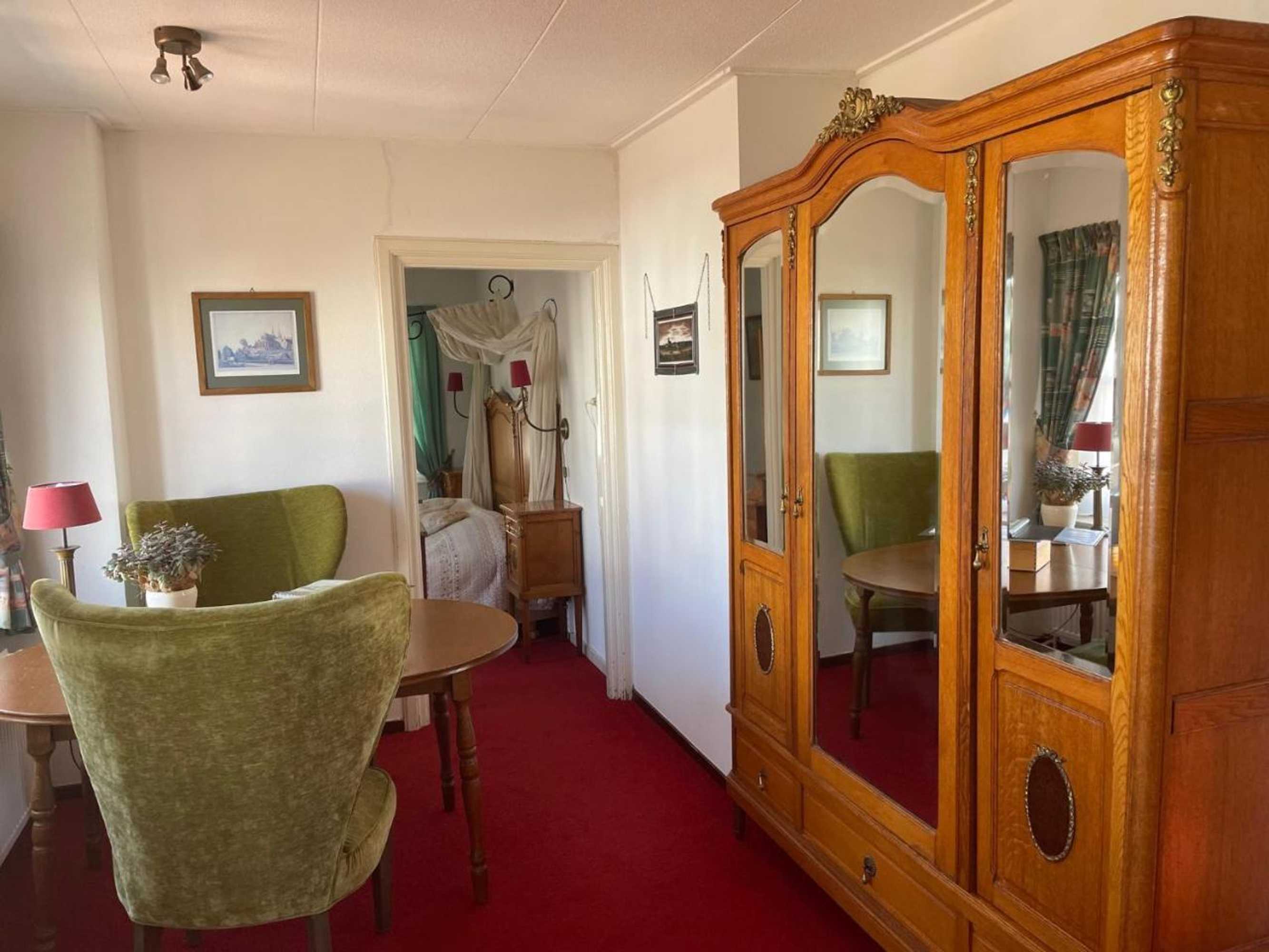 Gift card for Hanzestadslogement De Leeuw, in Het Centrum, Met Een Binnenplaats, Kamers Met Badkamer en Toilet en Een Keukentje