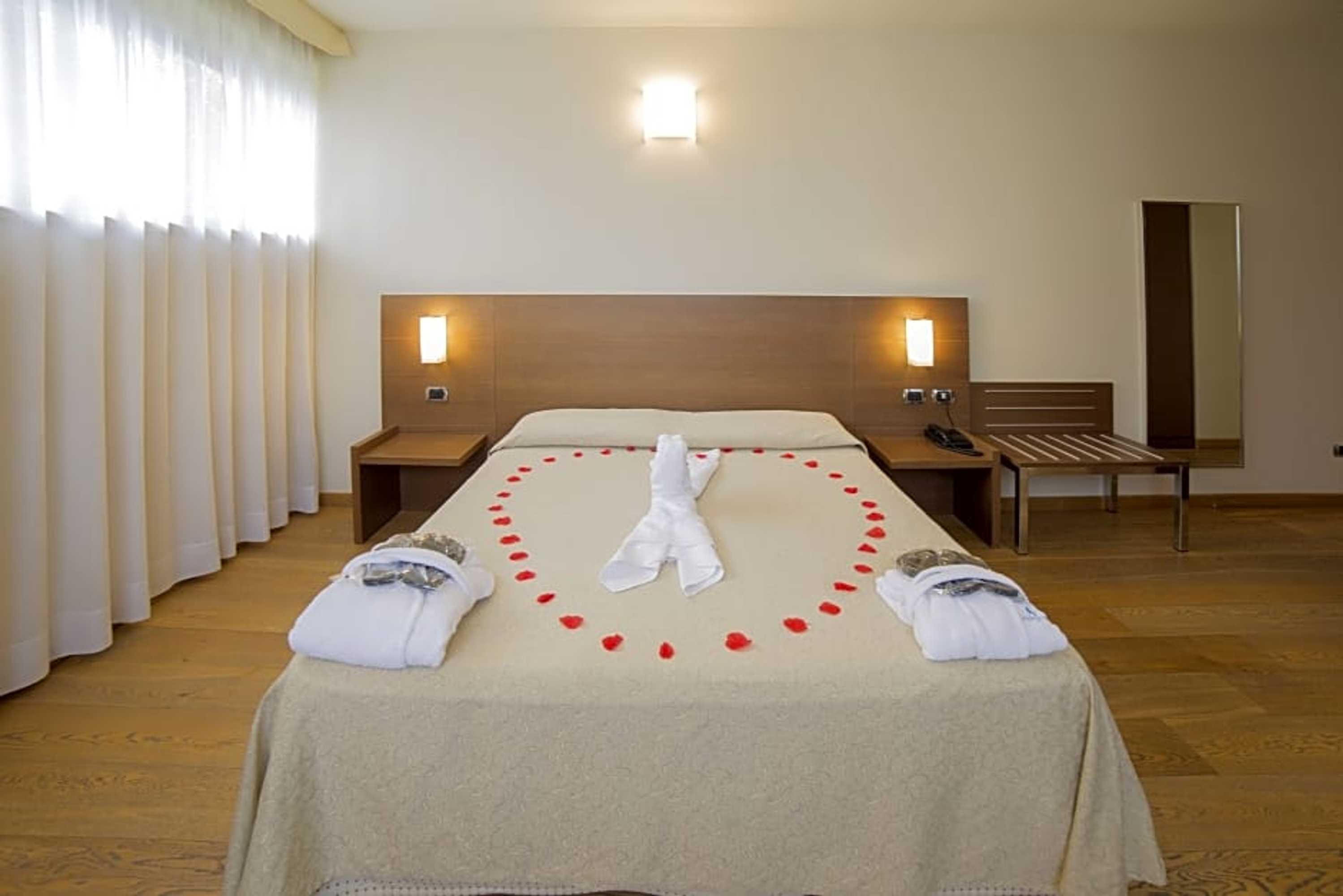 Gift card for Hotel Lovere Resort & Spa Gift card for Hotel Lovere Resort & Spa