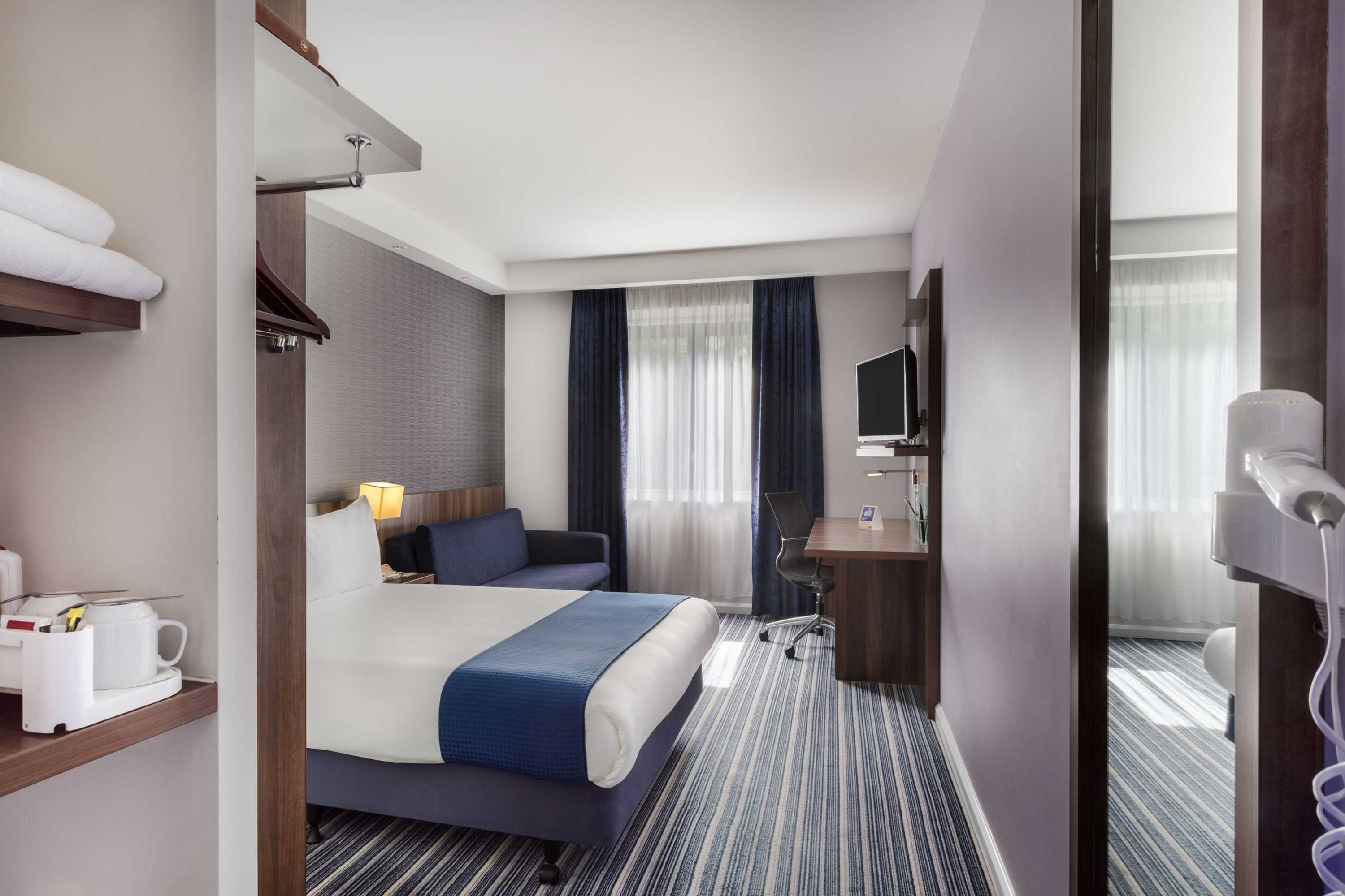 Gift card for Holiday Inn Express Colchester by Ihg Gift card for Holiday Inn Express Colchester by Ihg