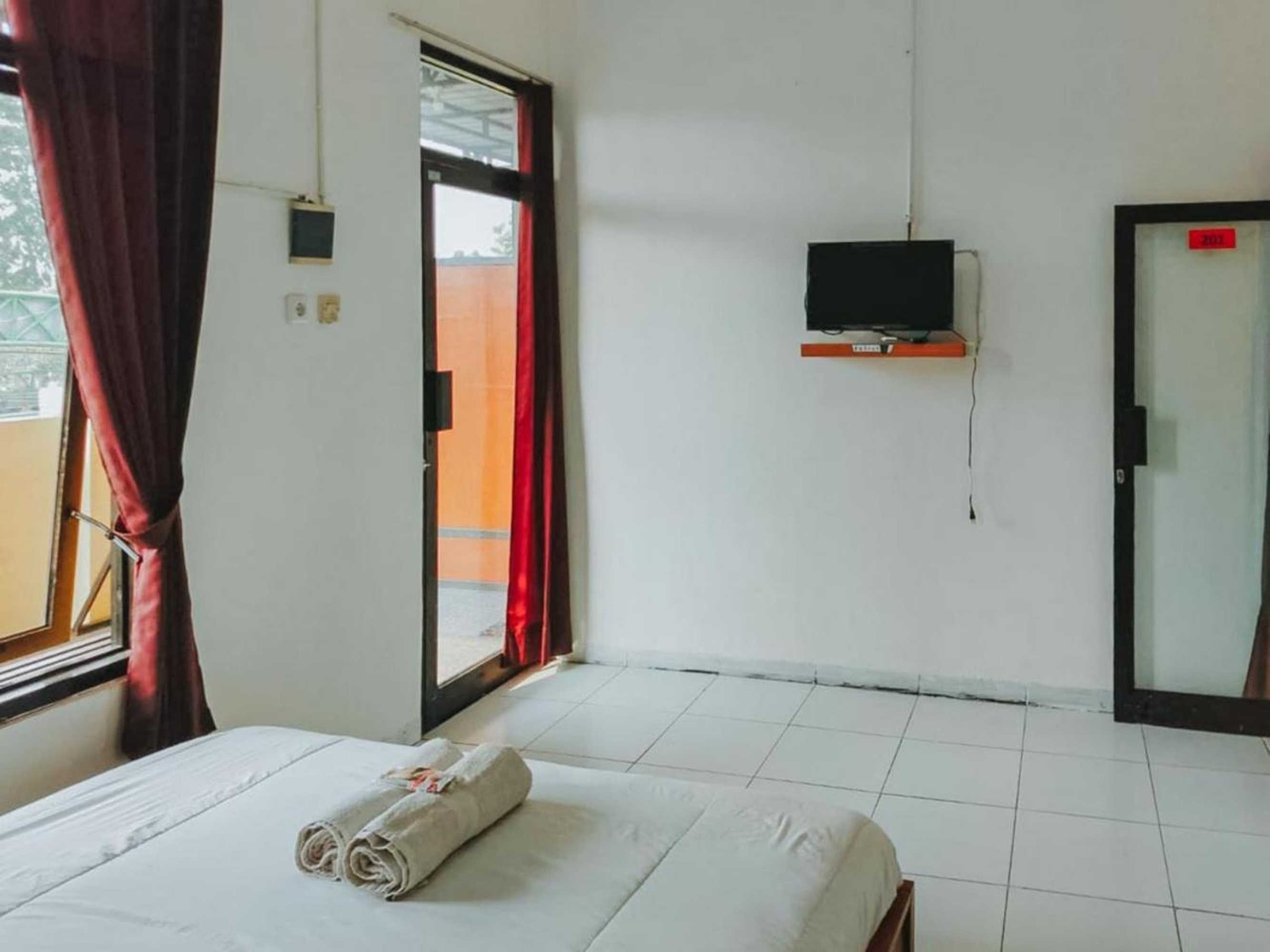 Gift card for De Luck Homestay Near Alun Alun Sidoarjo Mitra Reddoorz Gift card for De Luck Homestay Near Alun Alun Sidoarjo Mitra Reddoorz