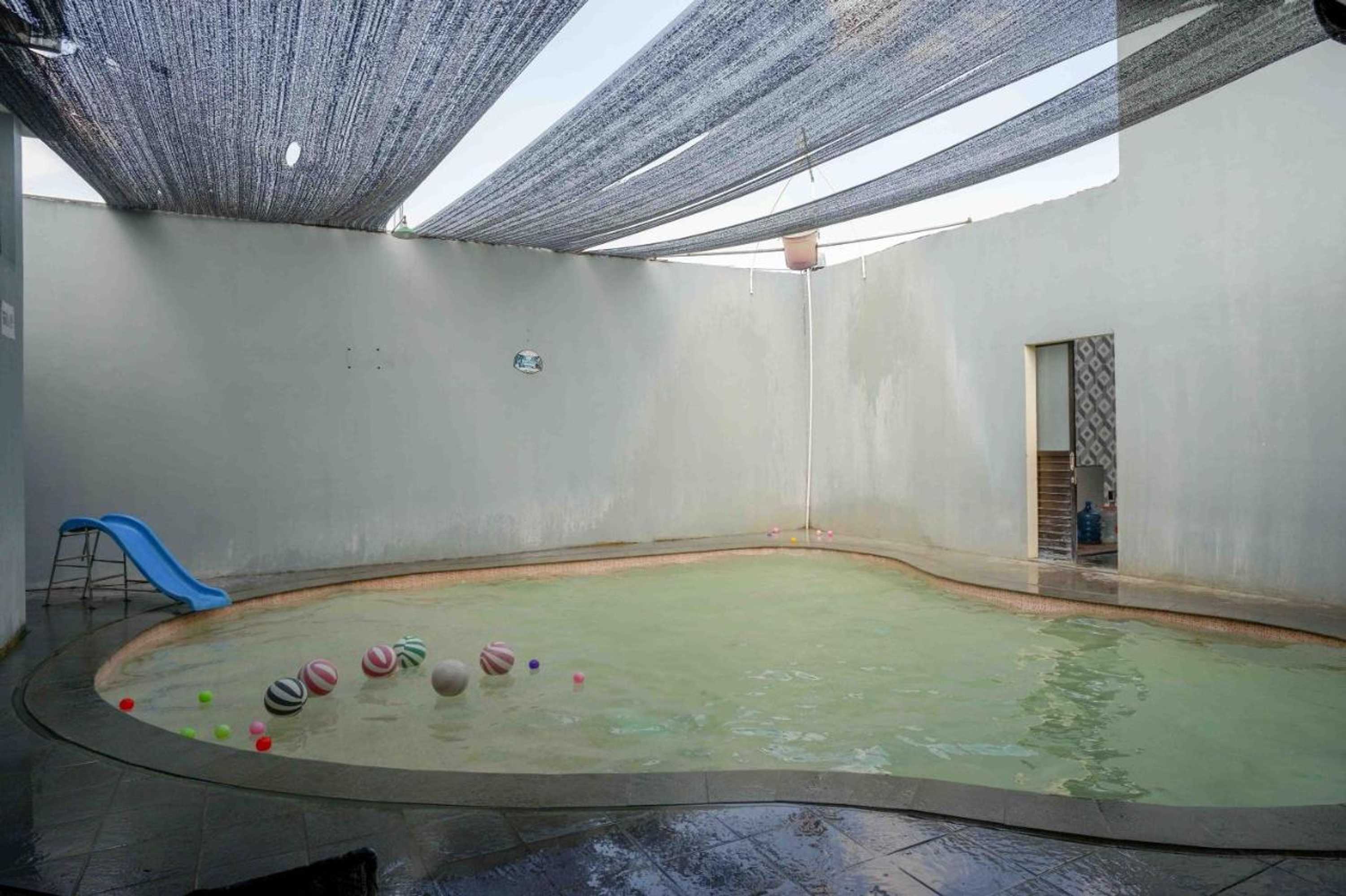 Gift card for Reddoorz Syariah Near Pasar Godong Grobogan Gift card for Reddoorz Syariah Near Pasar Godong Grobogan