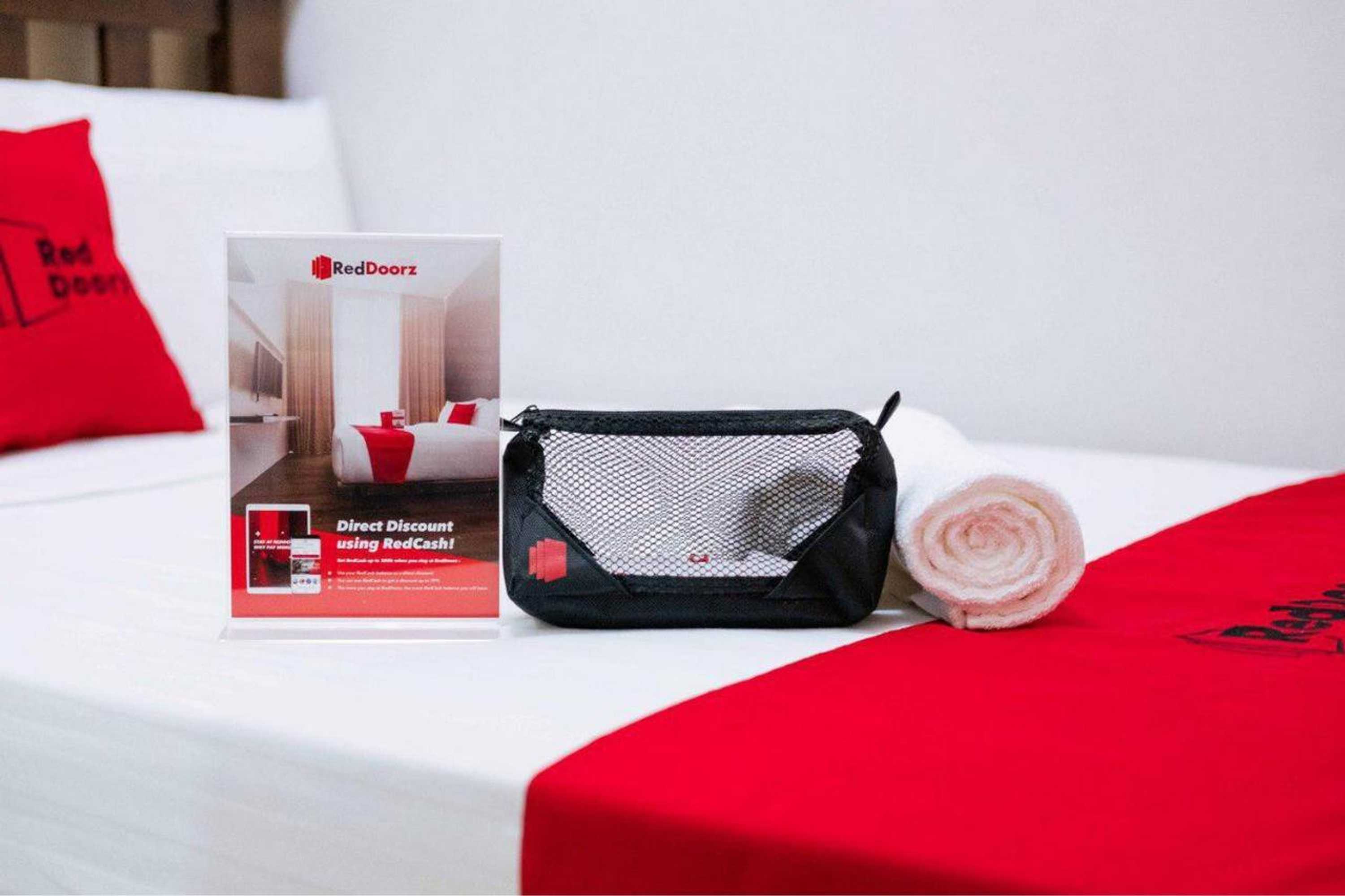 Gift card for Reddoorz @ Simpang Pos Medan Gift card for Reddoorz @ Simpang Pos Medan