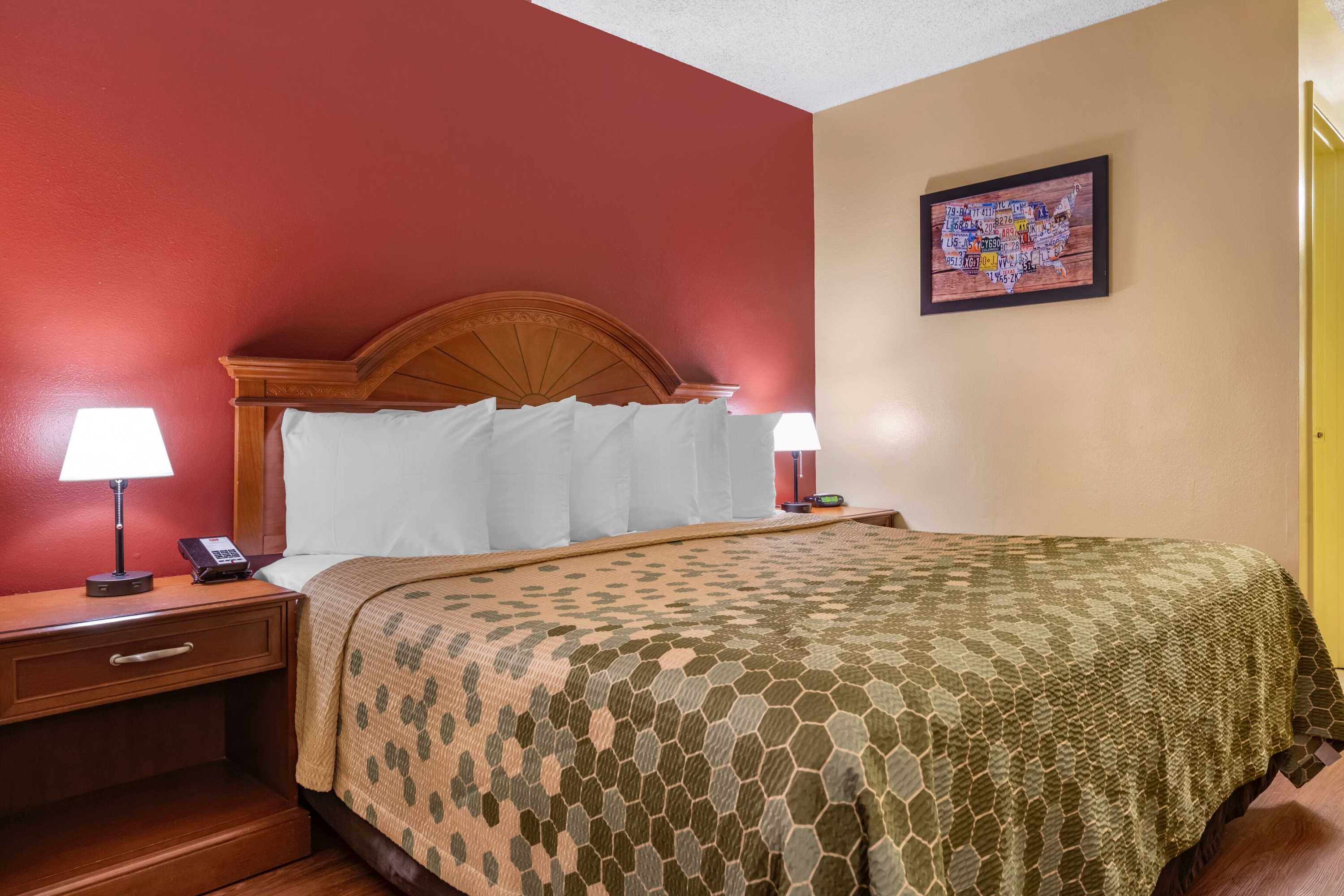 Gift card for Econo Lodge Inn & Suites Maingate Central Gift card for Econo Lodge Inn & Suites Maingate Central