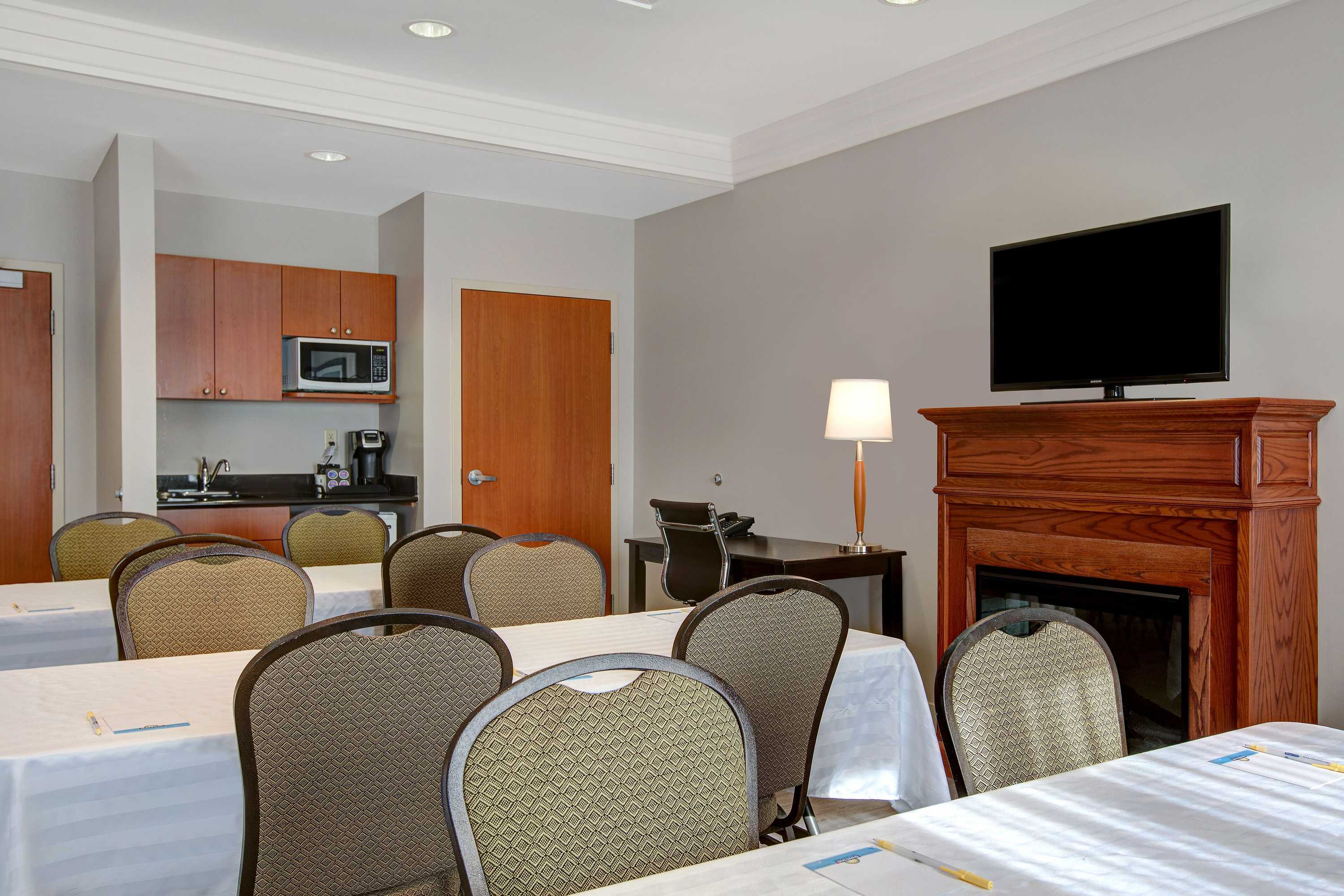 Gift card for Days Inn & Suites by Wyndham Collingwood Gift card for Days Inn & Suites by Wyndham Collingwood