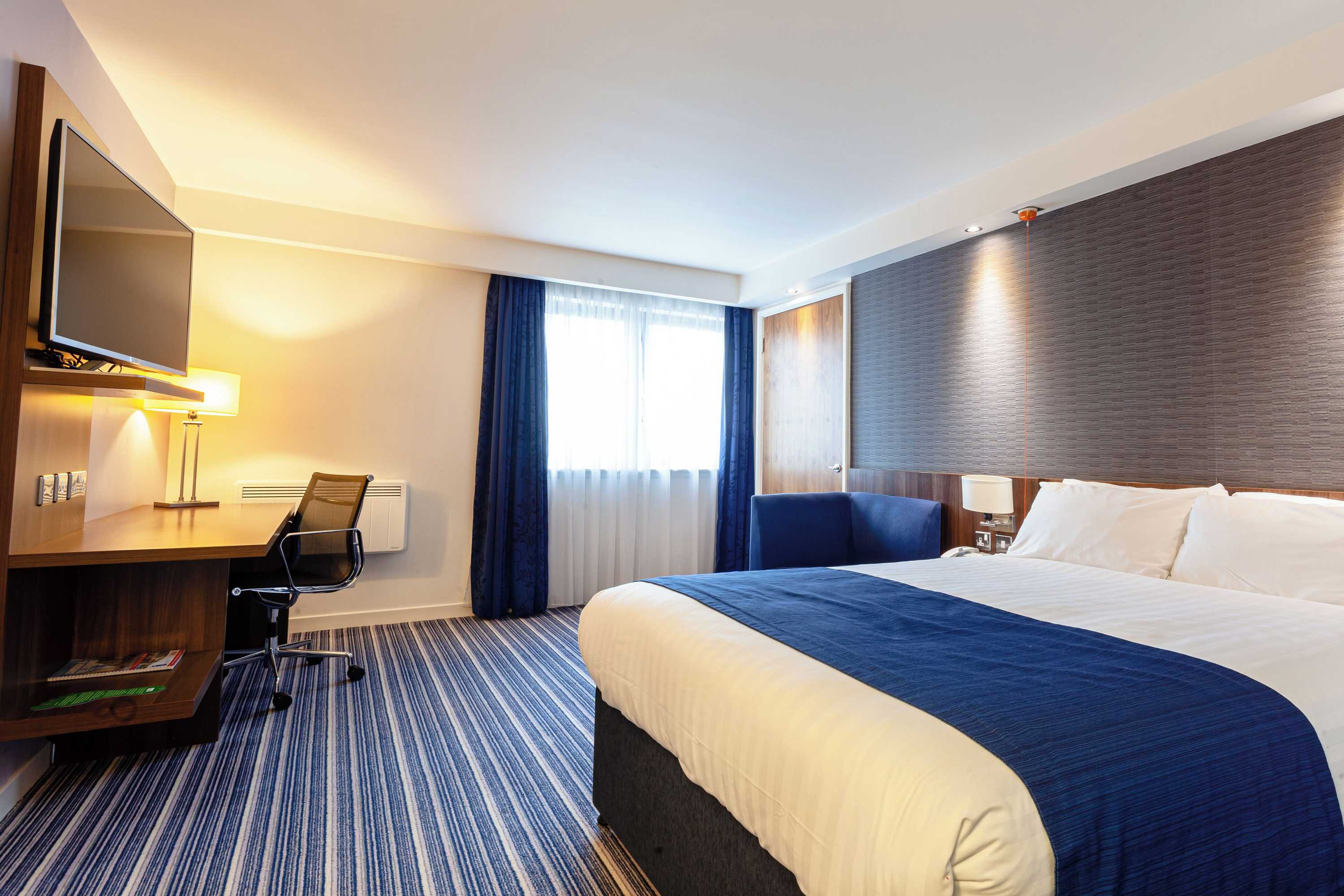 Gift card for Holiday Inn Express Edinburgh Airport by Ihg Gift card for Holiday Inn Express Edinburgh Airport by Ihg