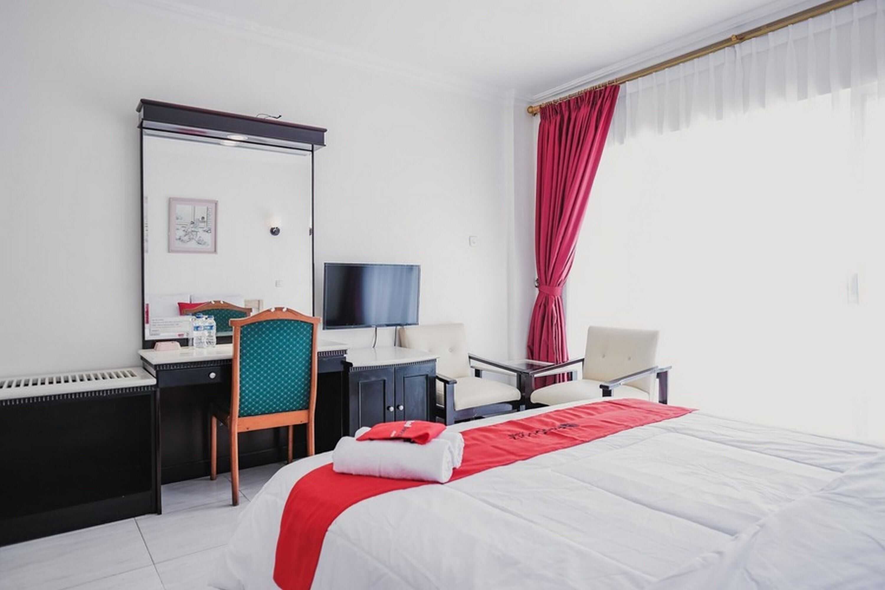 Gift card for Reddoorz Plus Near Pelabuhan Merak Gift card for Reddoorz Plus Near Pelabuhan Merak