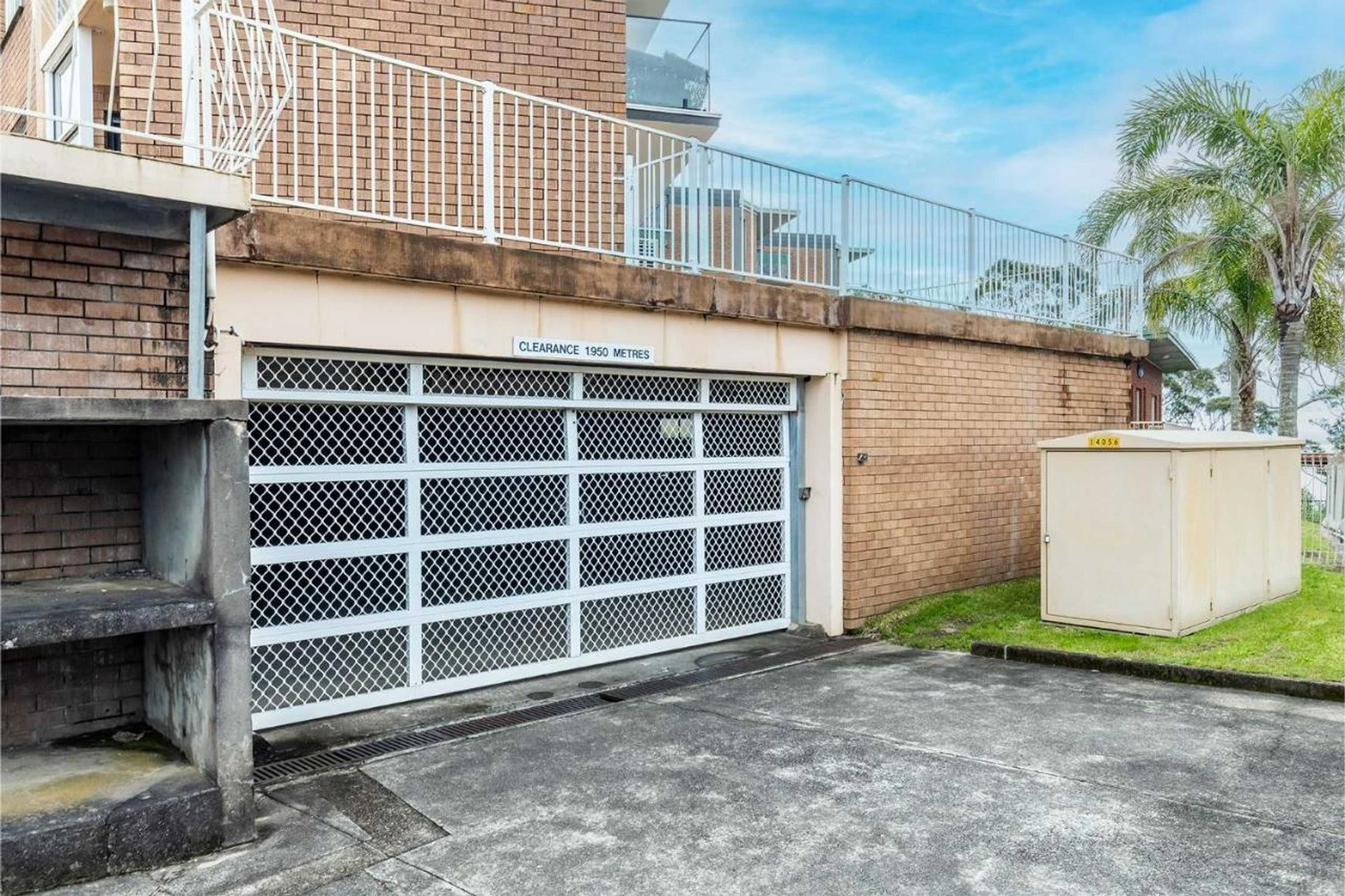 Gift card for Thurlow Lodge, 7,6 Thurlow Avenue - Beautifully Styled Unit With Wifi, Views And a Pool