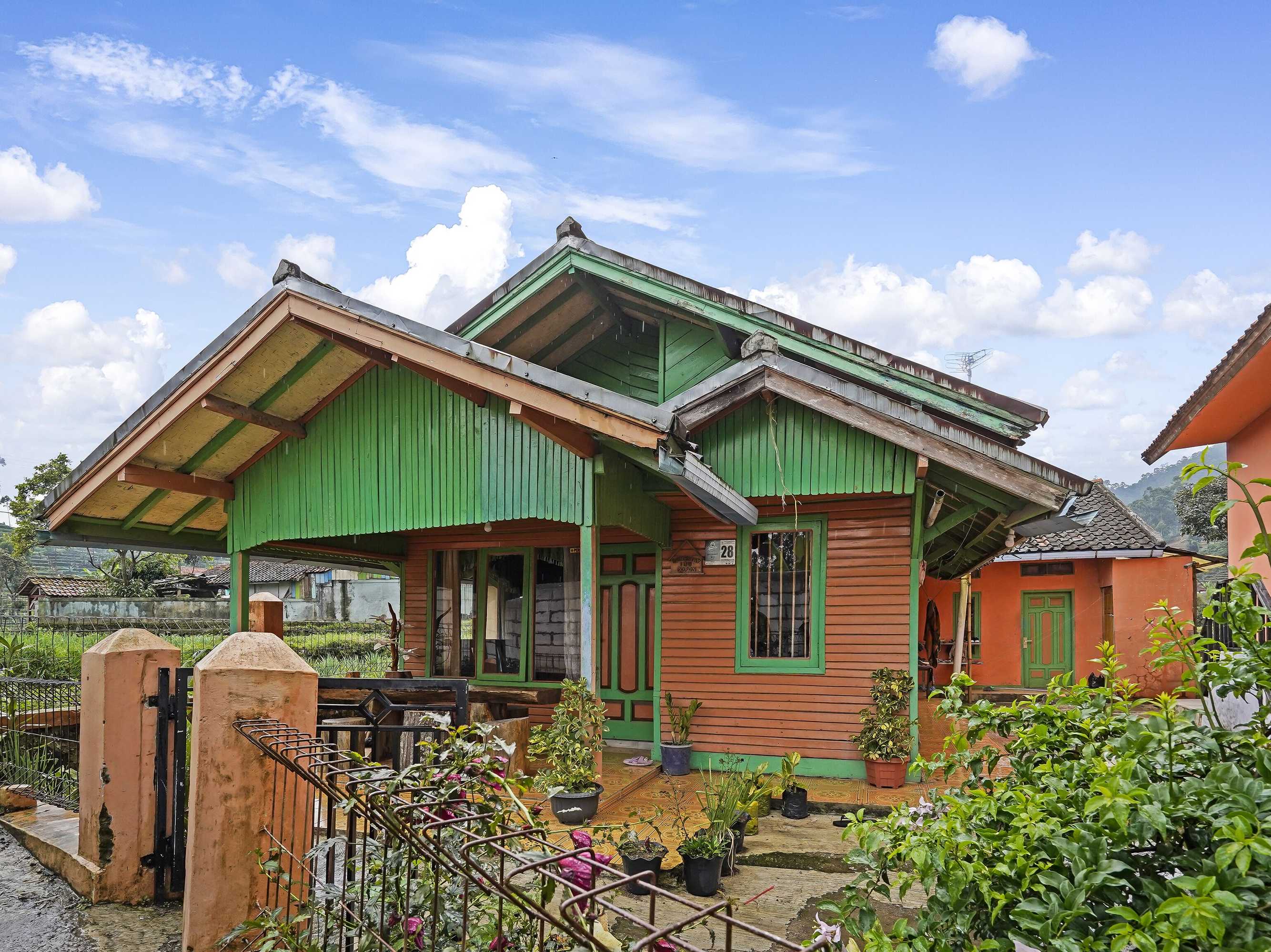 Gift card for Oyo Homes 91128 Desa Wisata Lebakmuncang Ciwidey Syariah Gift card for Oyo Homes 91128 Desa Wisata Lebakmuncang Ciwidey Syariah