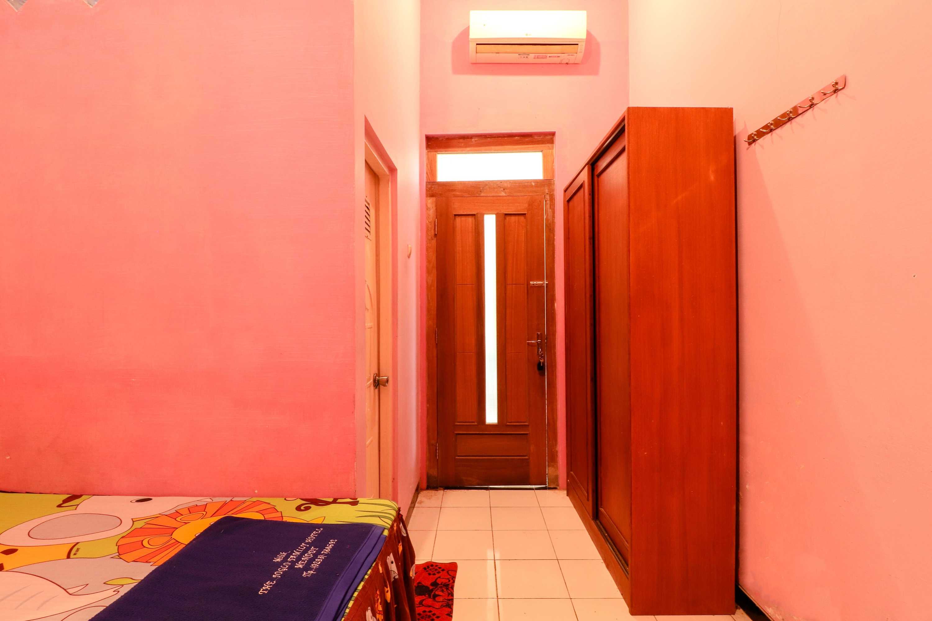 Gift card for Oyo 898 Joglo Family Hotel & Homestay Gift card for Oyo 898 Joglo Family Hotel & Homestay