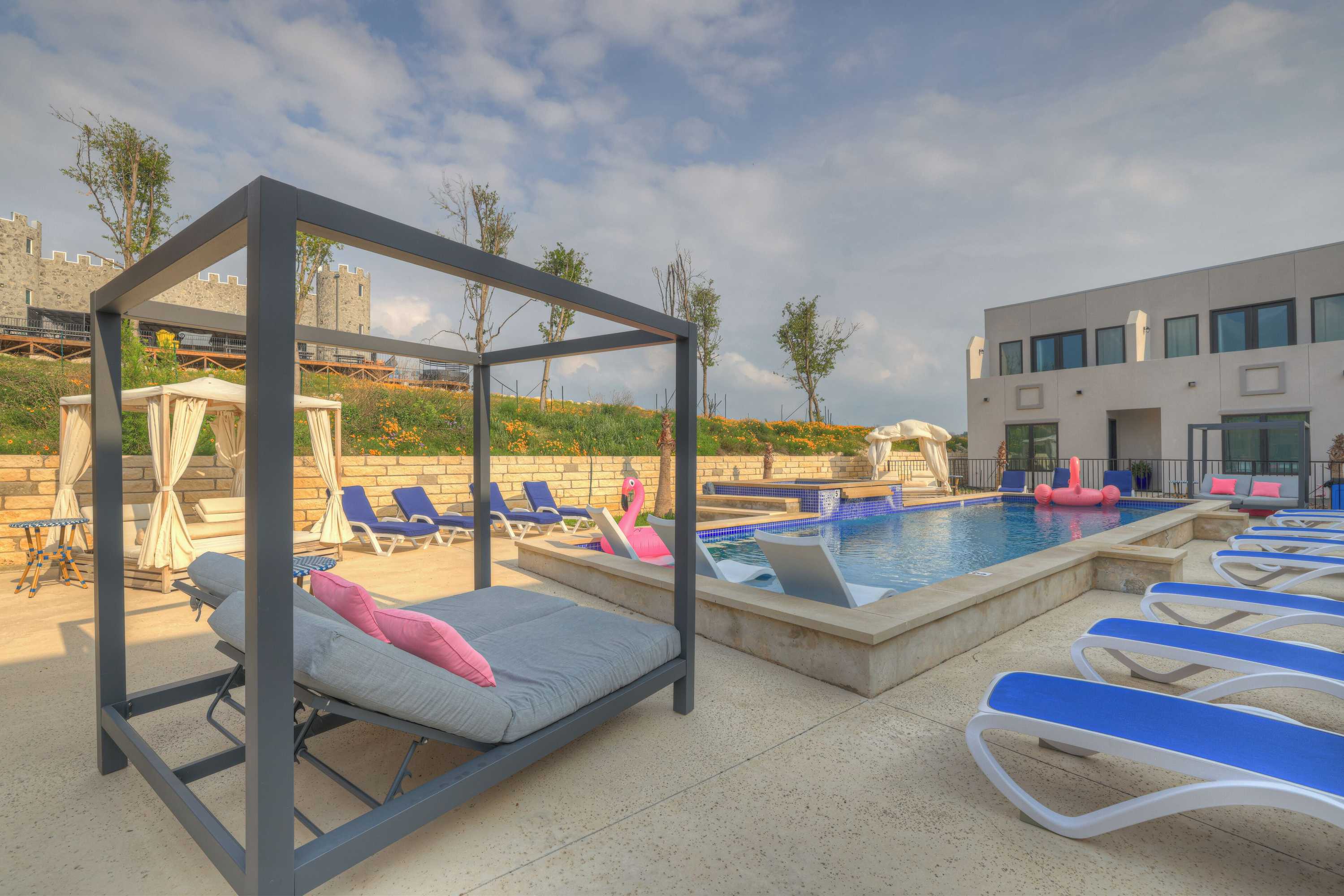 Gift card for The Bentley Hotel - Marilyn Monroe Room - Hill Country View