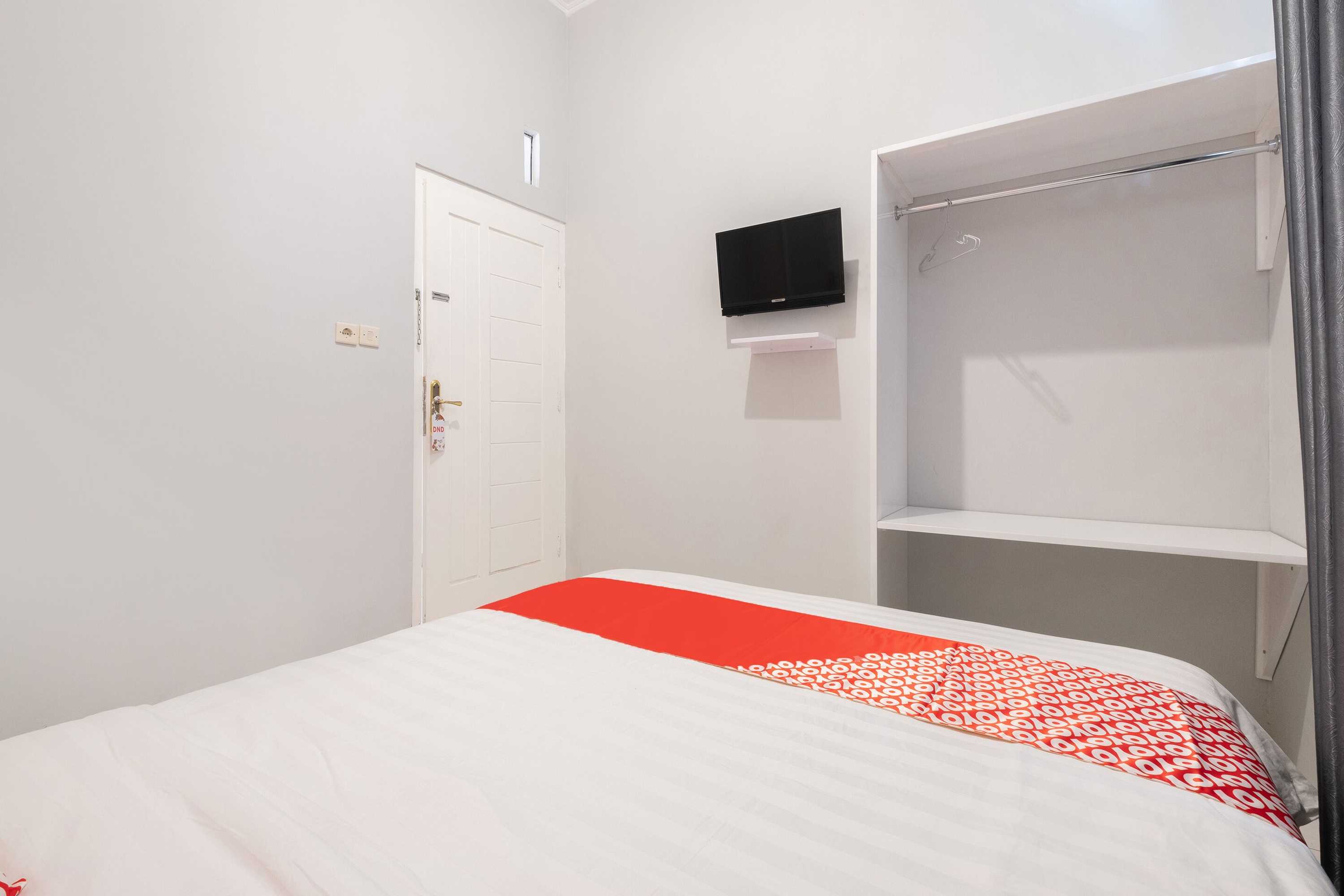 Gift card for Super Oyo 2727 Nareswari Guest House Syariah Gift card for Super Oyo 2727 Nareswari Guest House Syariah