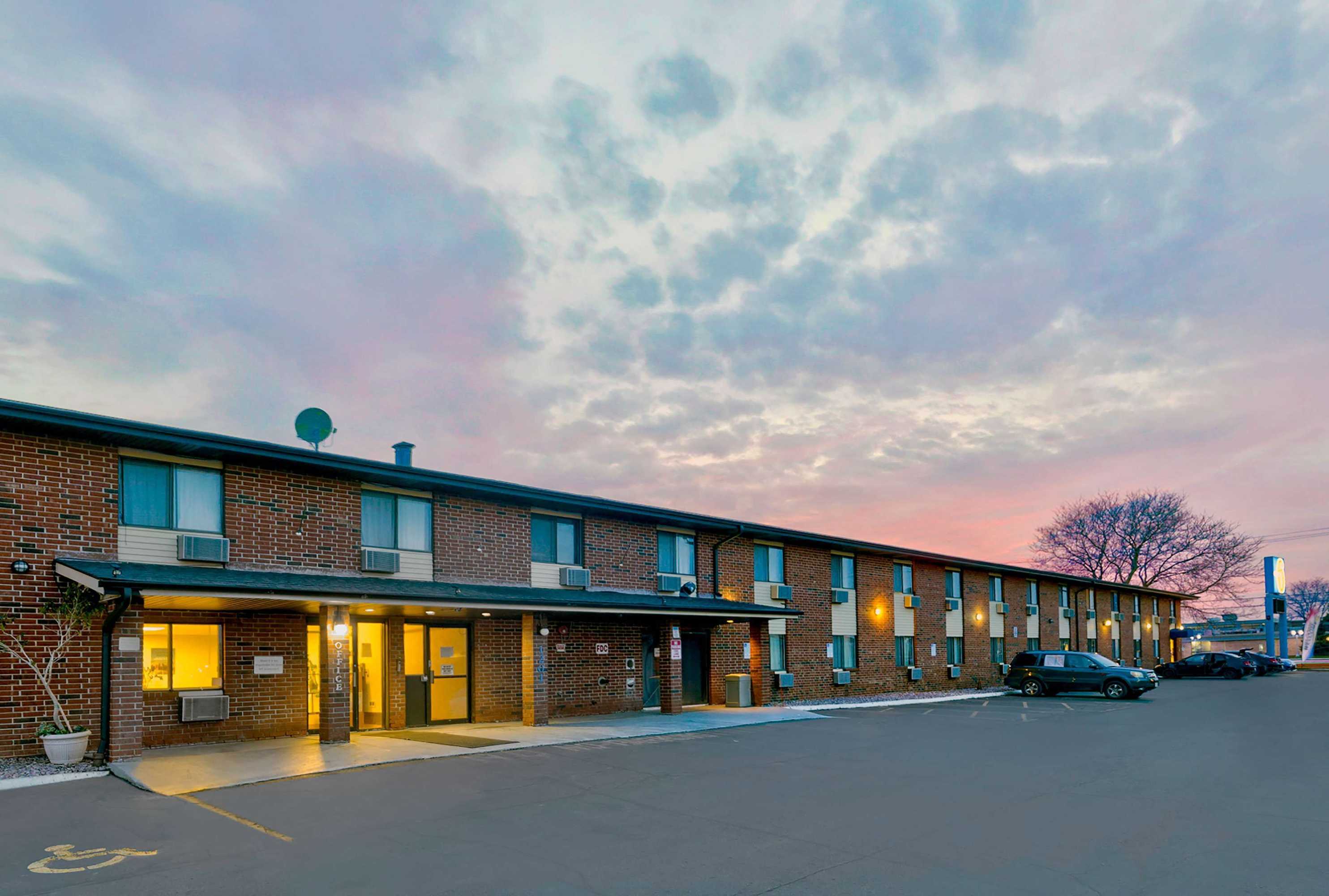 Gift card for Motel 6 Oak Creek, WI Gift card for Motel 6 Oak Creek, WI