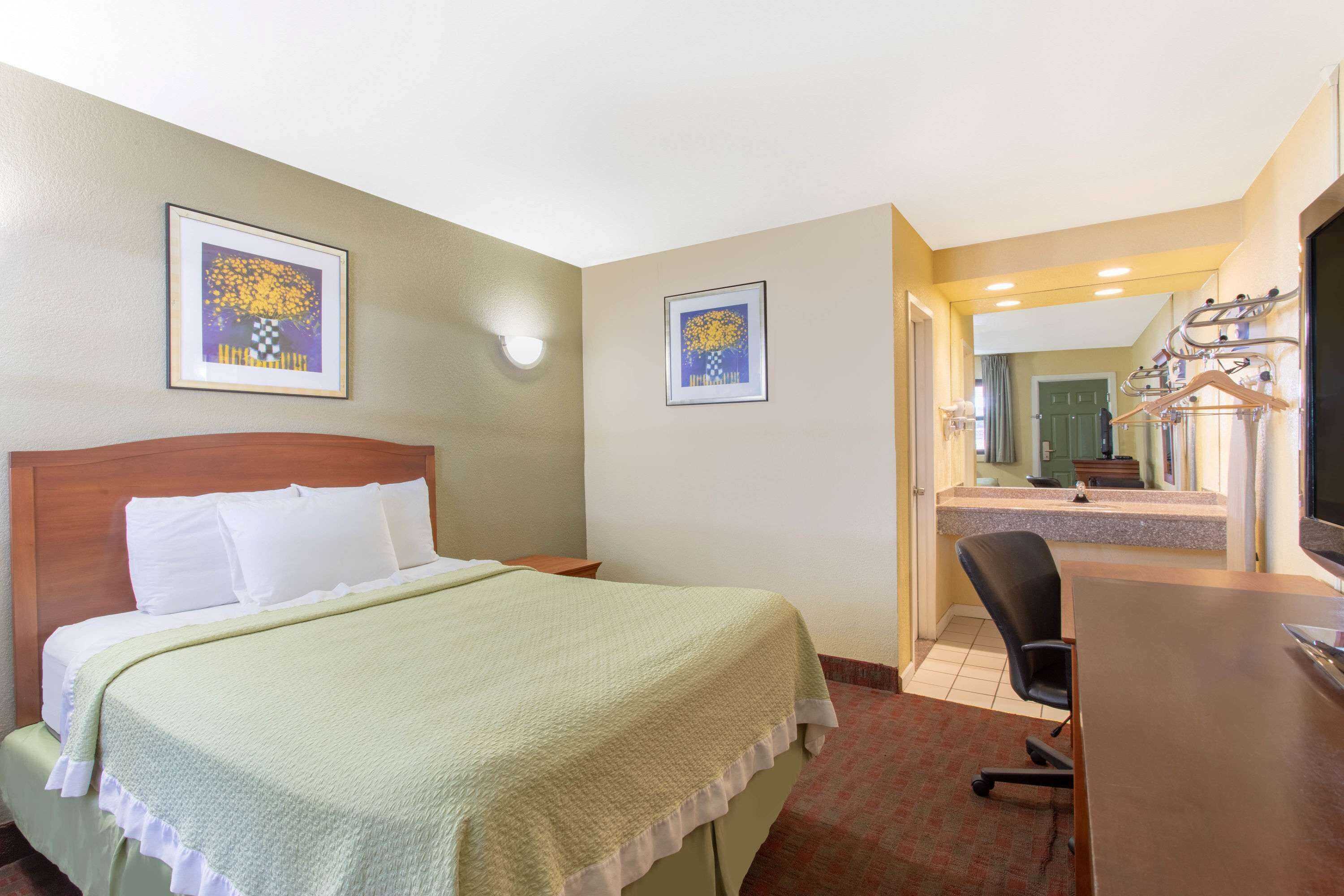 Gift card for Days Inn by Wyndham Elmsford / White Plains Gift card for Days Inn by Wyndham Elmsford / White Plains