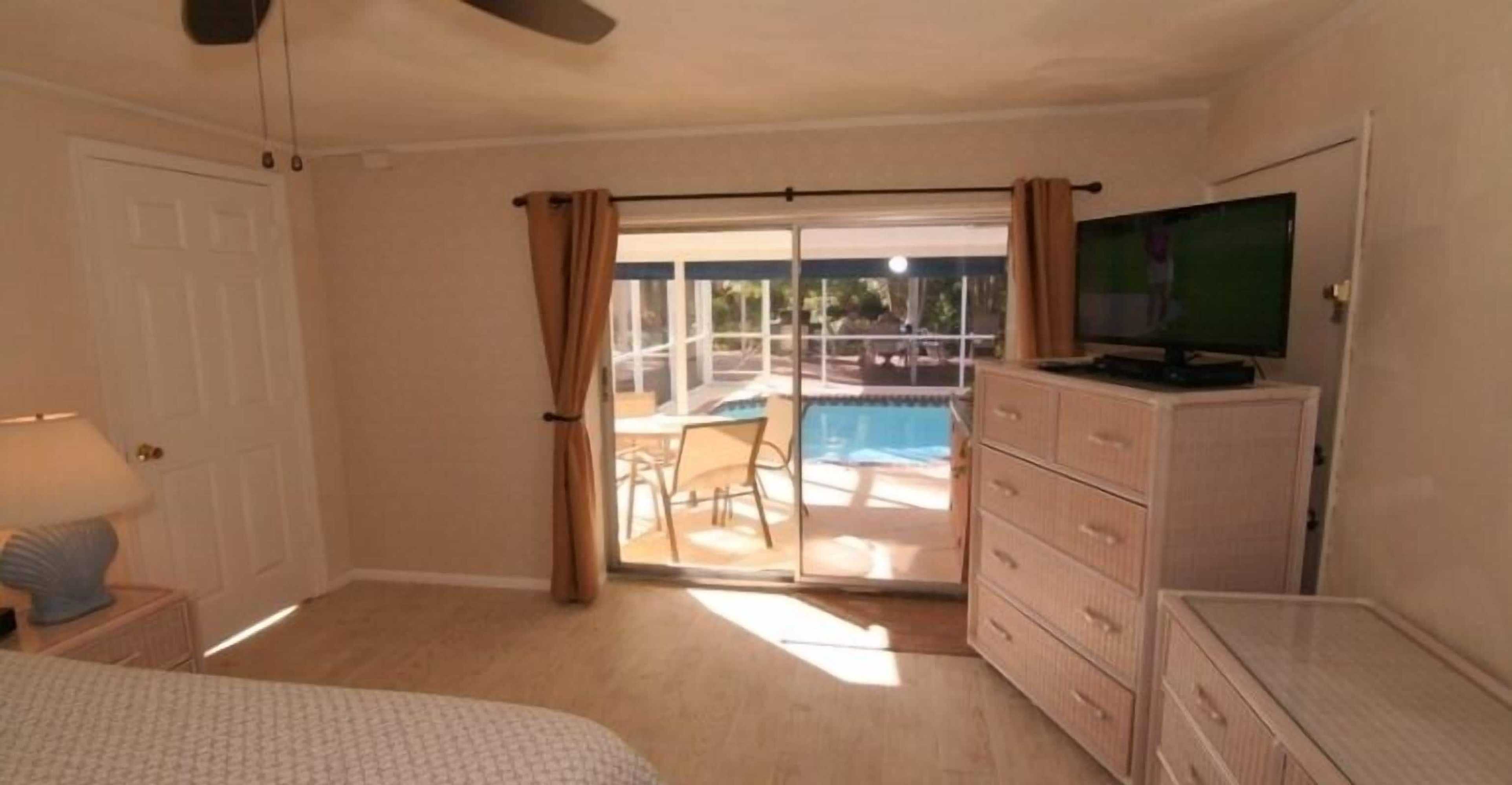 Gift card for Tropical Villas of Venice Beach Gift card for Tropical Villas of Venice Beach