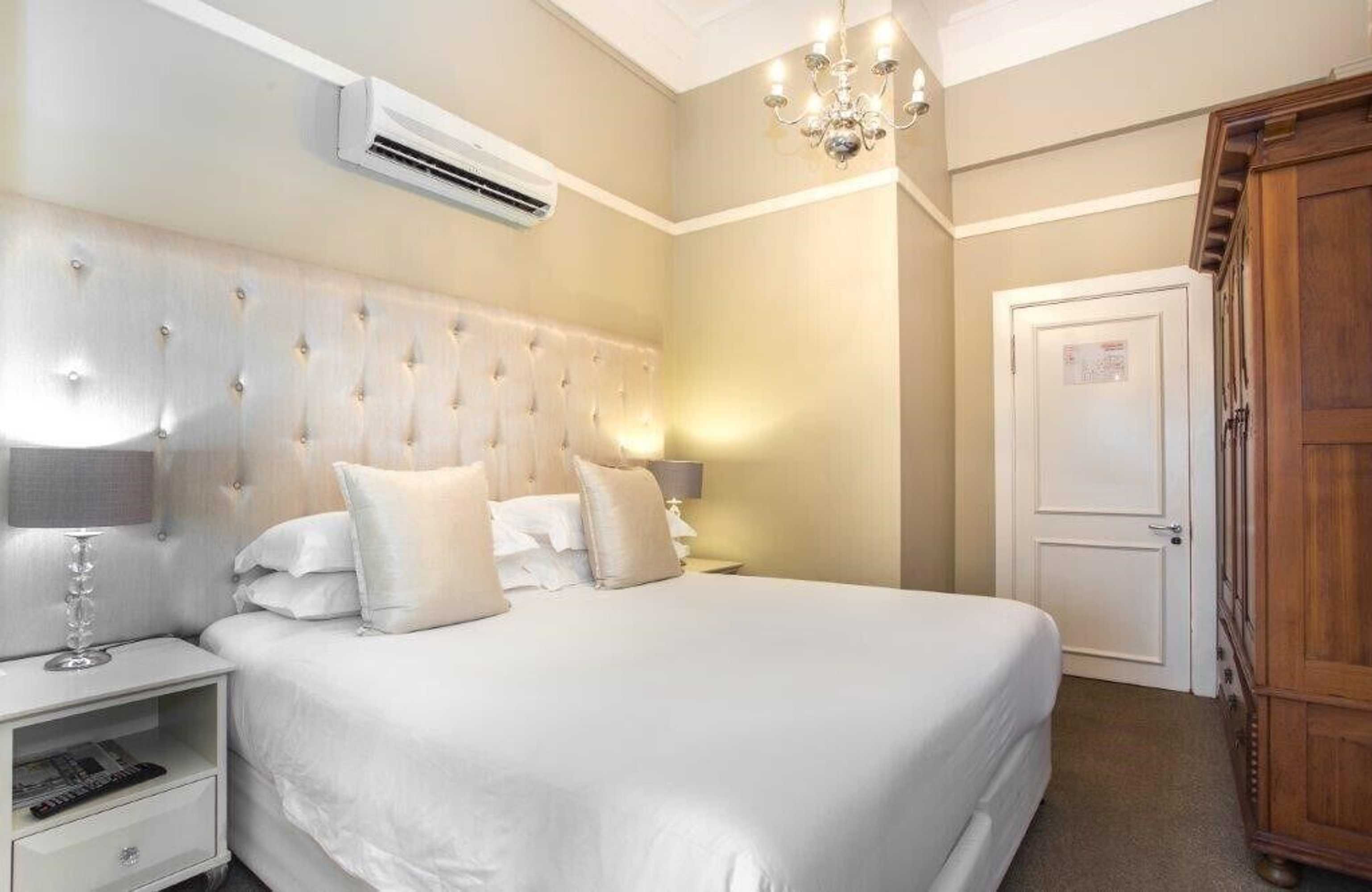 Gift card for The Saint James on Venice Luxury Guest House Gift card for The Saint James on Venice Luxury Guest House