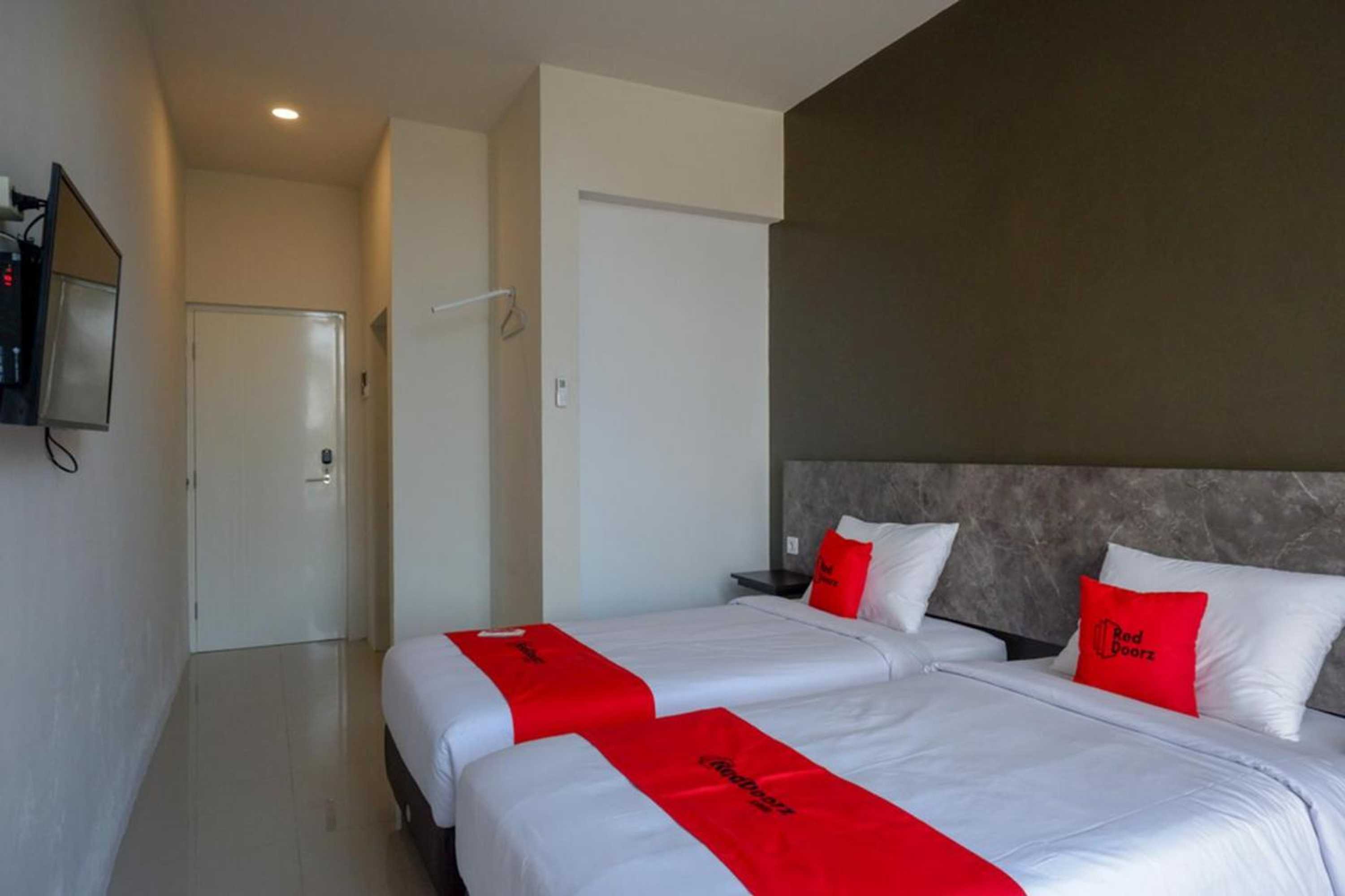 Gift card for Plus Near Solo Baru by Reddoorz