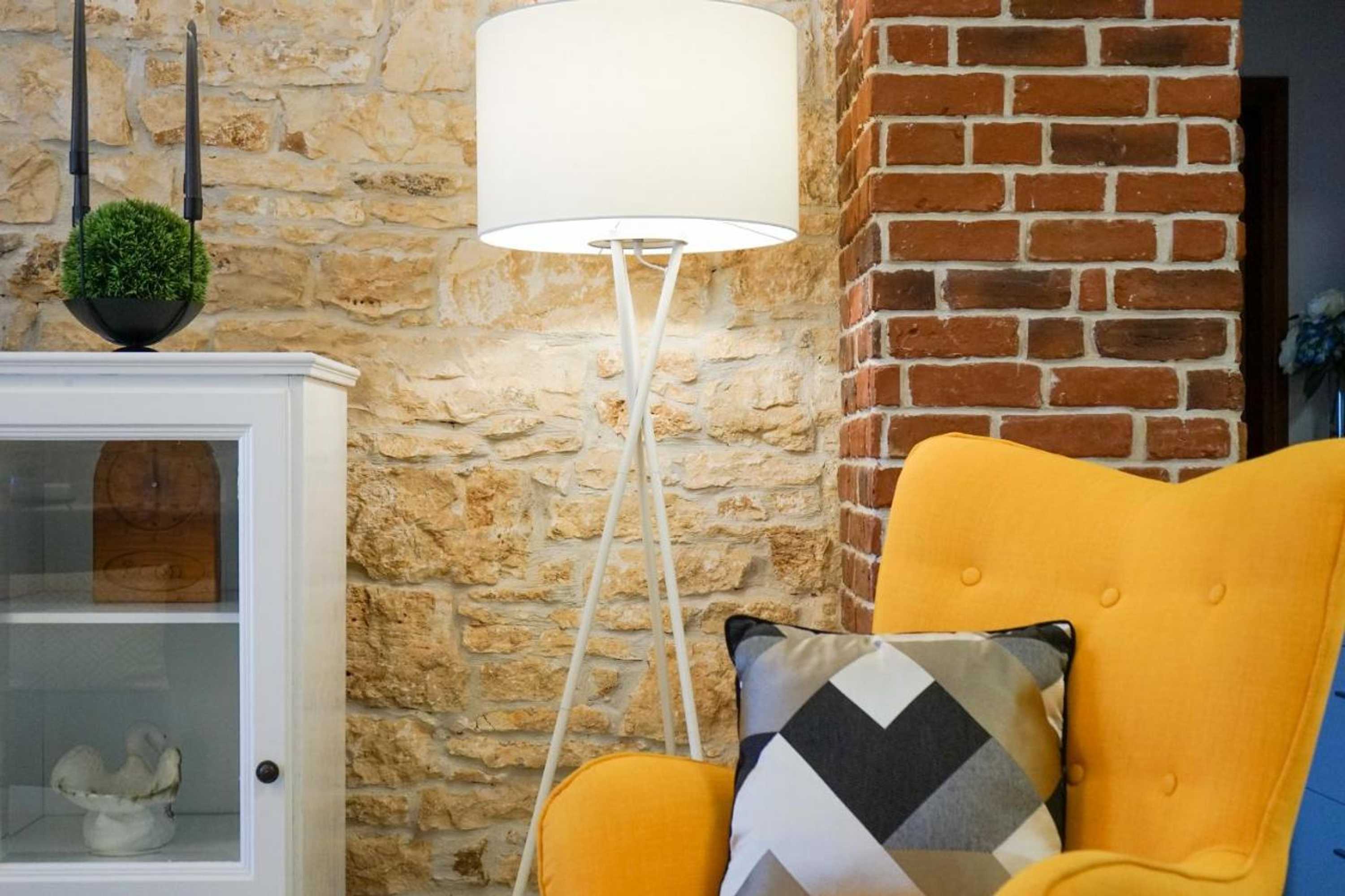 Gift card for Leon With Private Pool