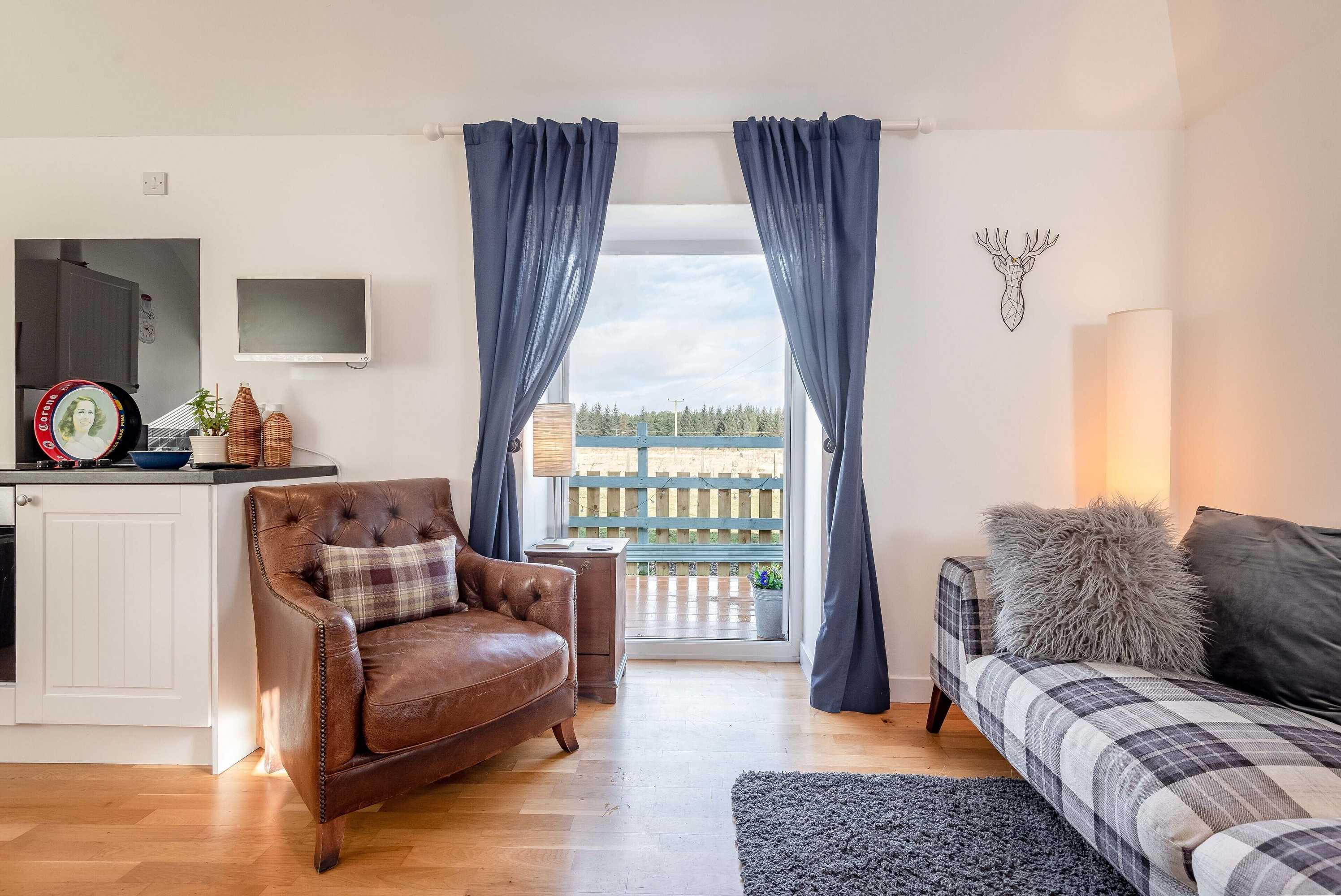 Gift card for Redlands Country Lodge - 3 Apartments With Hot Tubs
