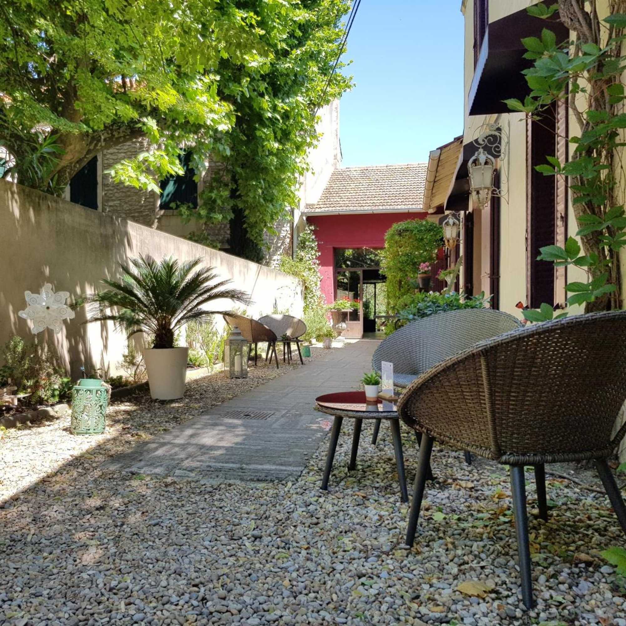 Gift card for Hôtel Sous Les Figuiers - Piscine, Parking, Centre Ville