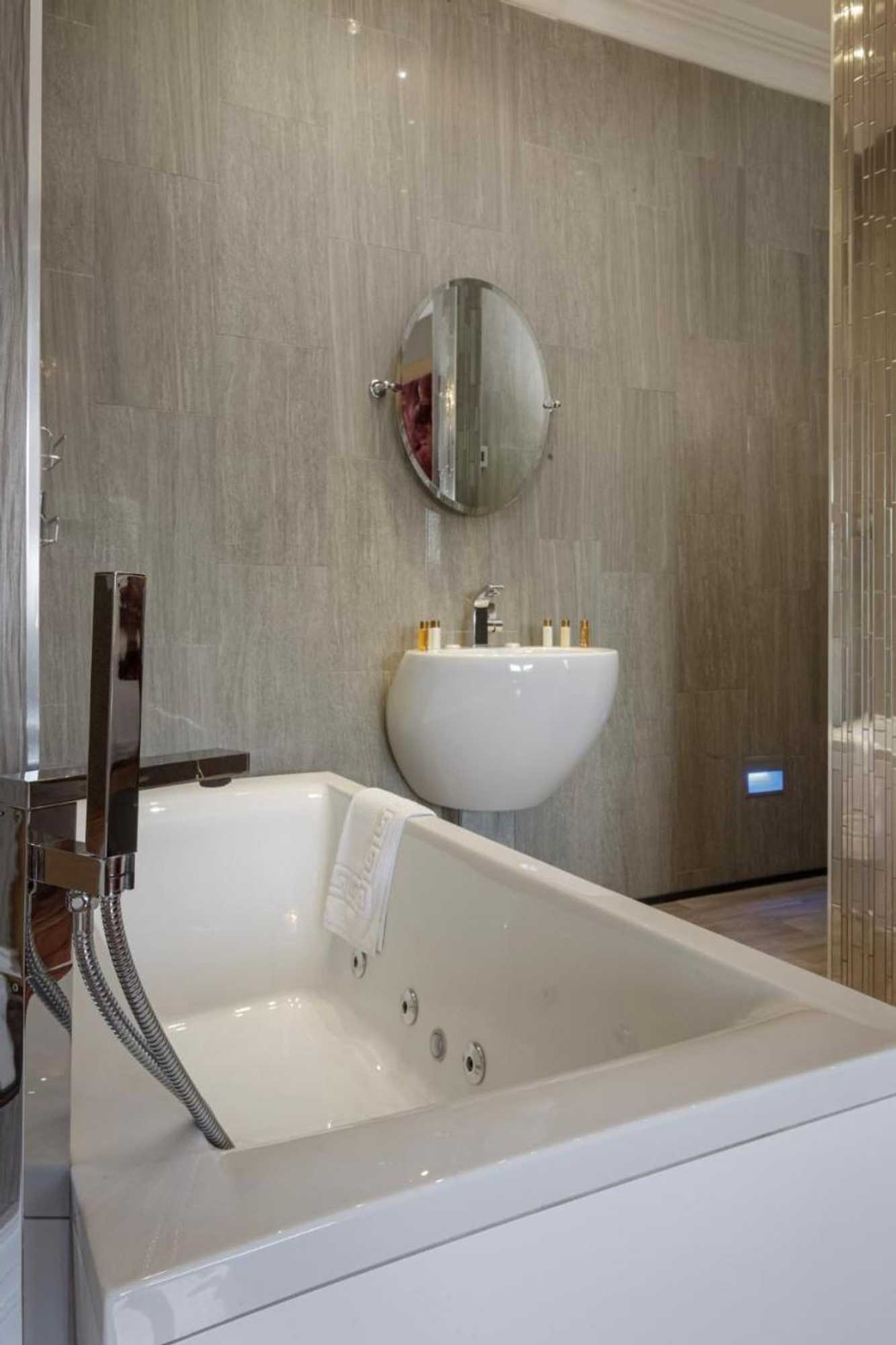 Gift card for Mode Breck Apartments