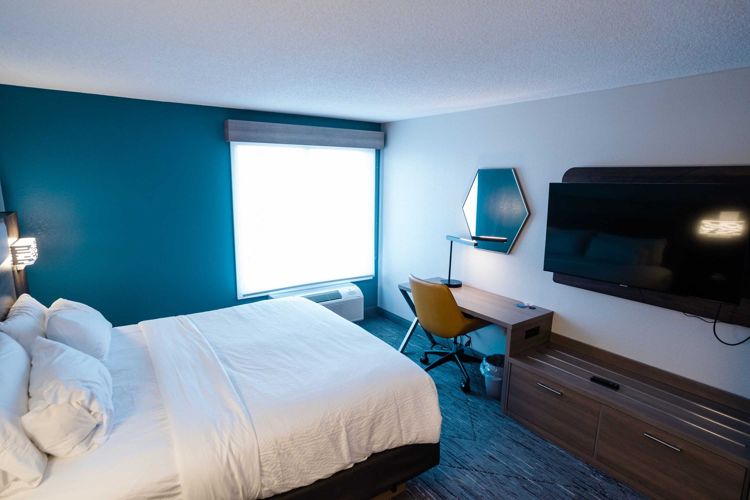 Gift card for Holiday Inn Express & Suites Knoxville-North-I-75 Exit 112 by Ihg Gift card for Holiday Inn Express & Suites Knoxville-North-I-75 Exit 112 by Ihg