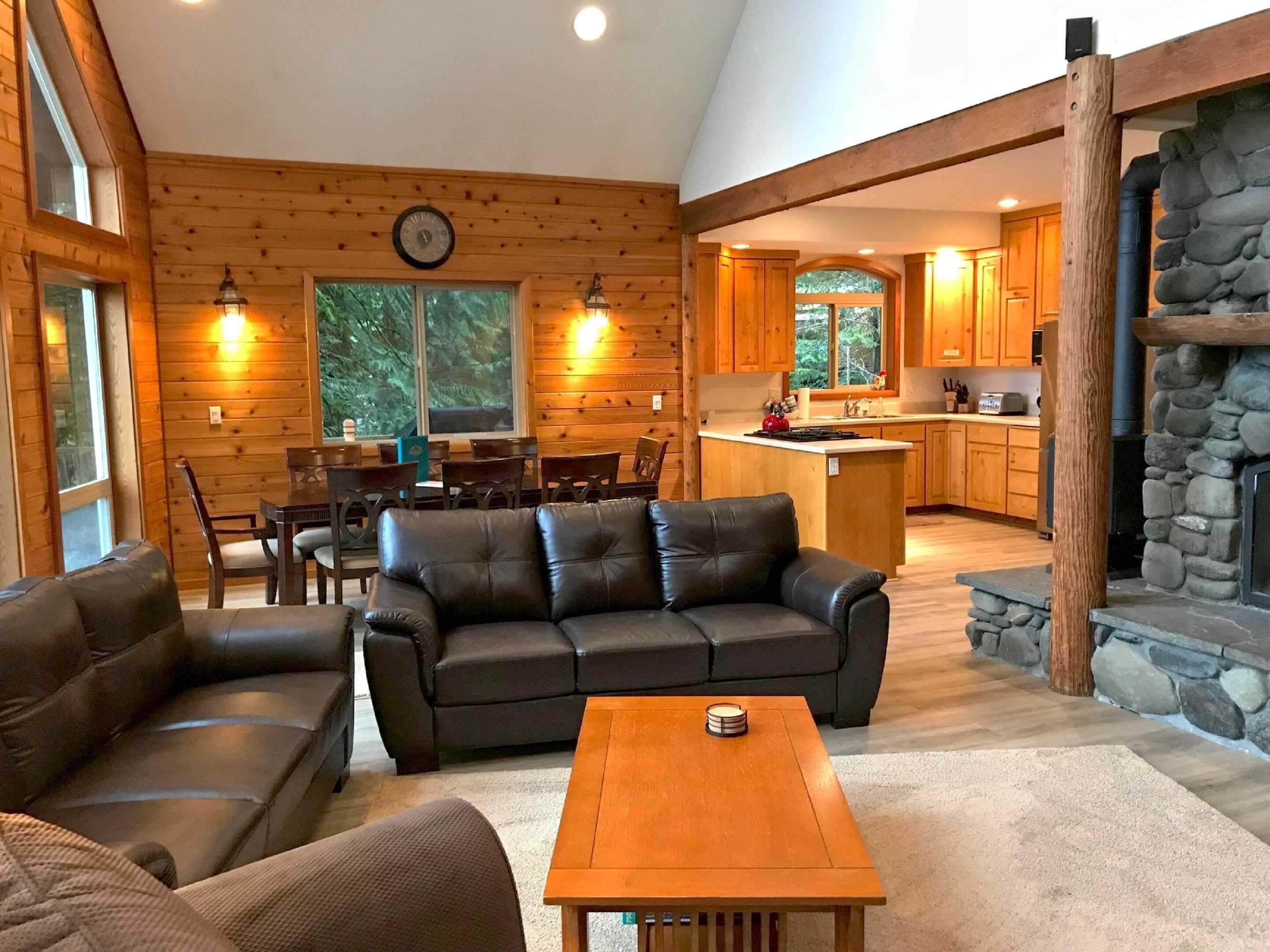 Gift card for 83mf - Lakeside - Hot Tub - Wifi - Bbq - Dock - Sleeps 4 NO Pets Gift card for 83mf - Lakeside - Hot Tub - Wifi - Bbq - Dock - Sleeps 4 NO Pets