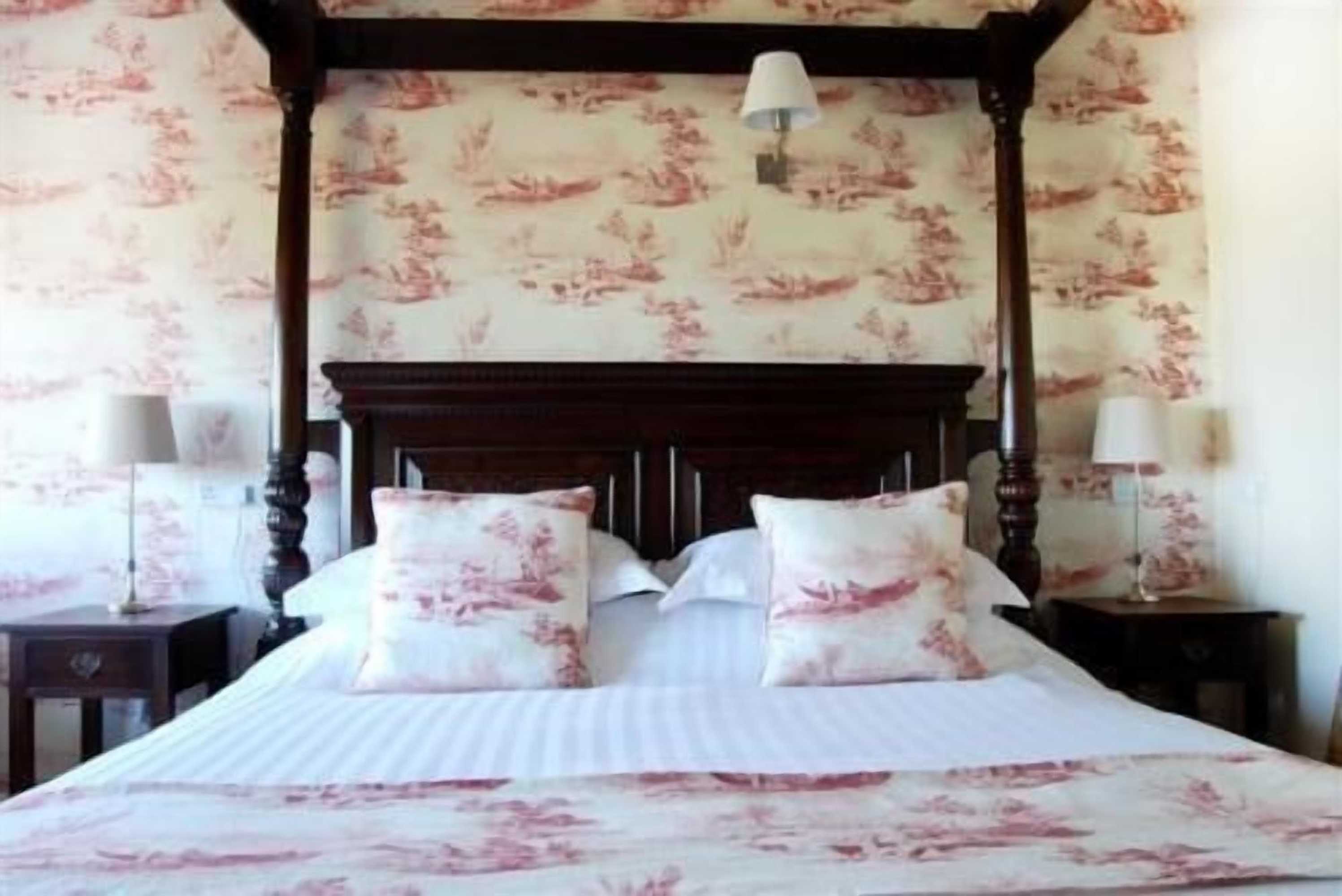 Gift card for The Pheasant Pub at Gestingthorpe Stylish Boutique Rooms in The Coach House Gift card for The Pheasant Pub at Gestingthorpe Stylish Boutique Rooms in The Coach House