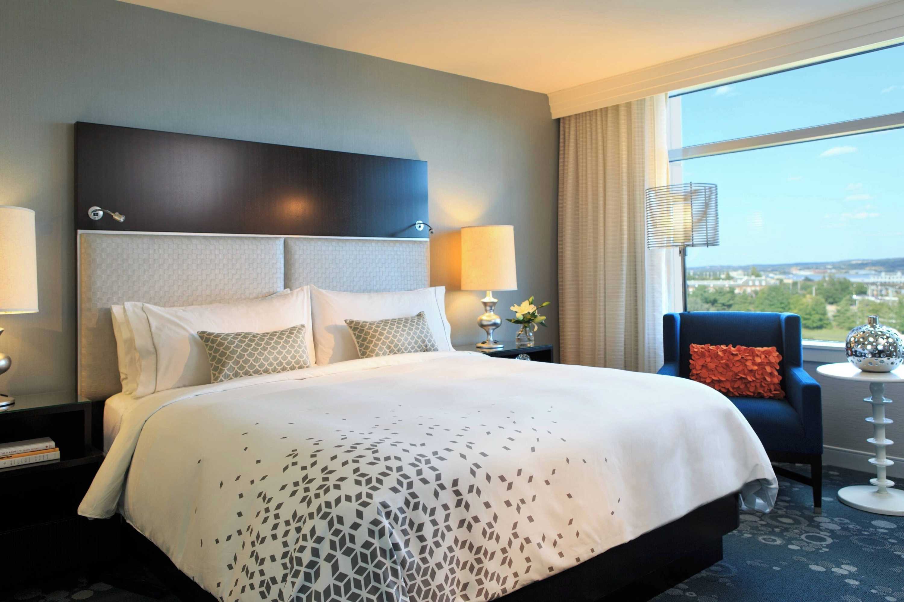 Gift card for Renaissance Arlington Capital View Hotel Gift card for Renaissance Arlington Capital View Hotel